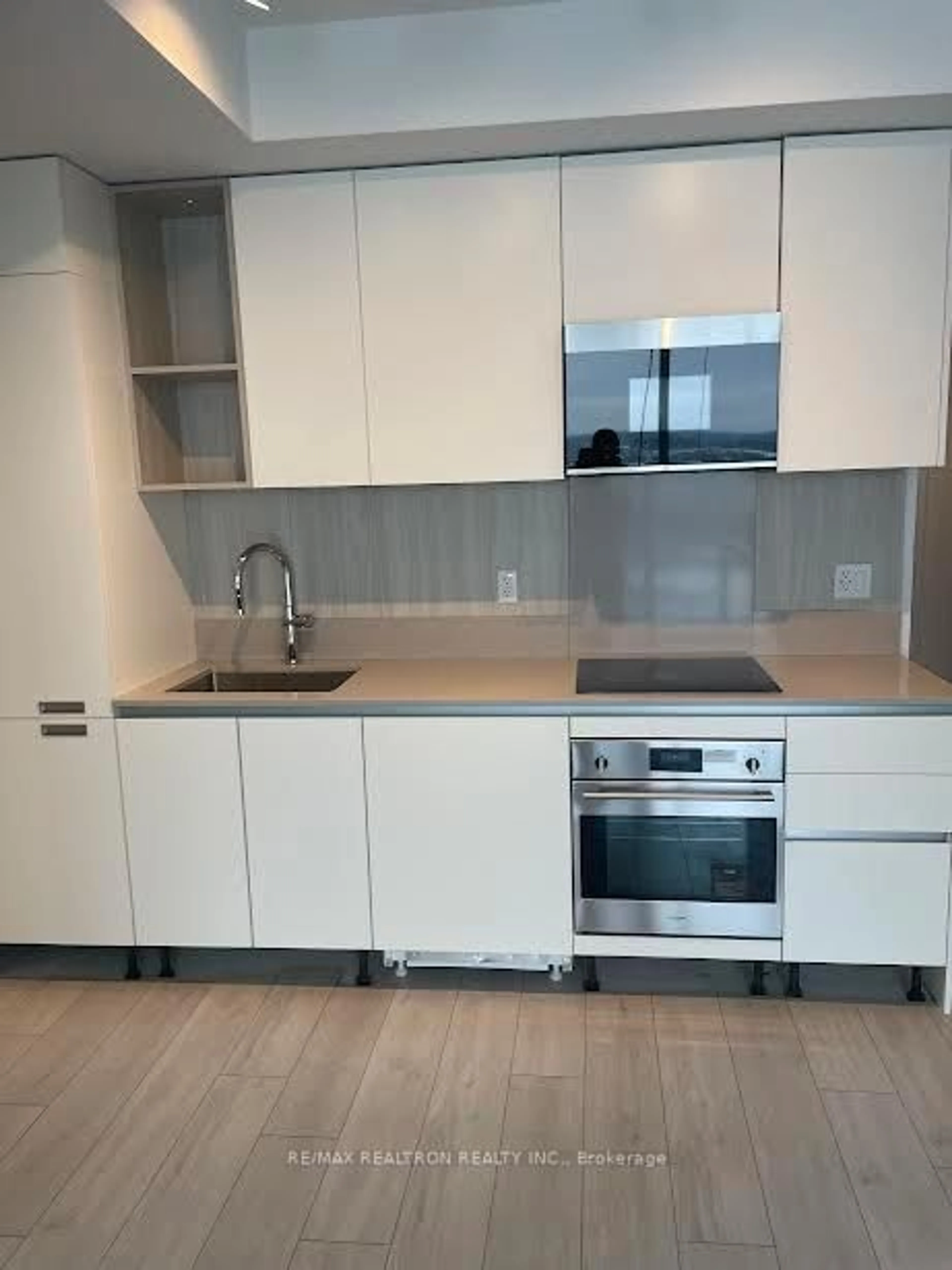 Standard kitchen, unknown for 39 Mary St #1802, Barrie Ontario L4N 1S9
