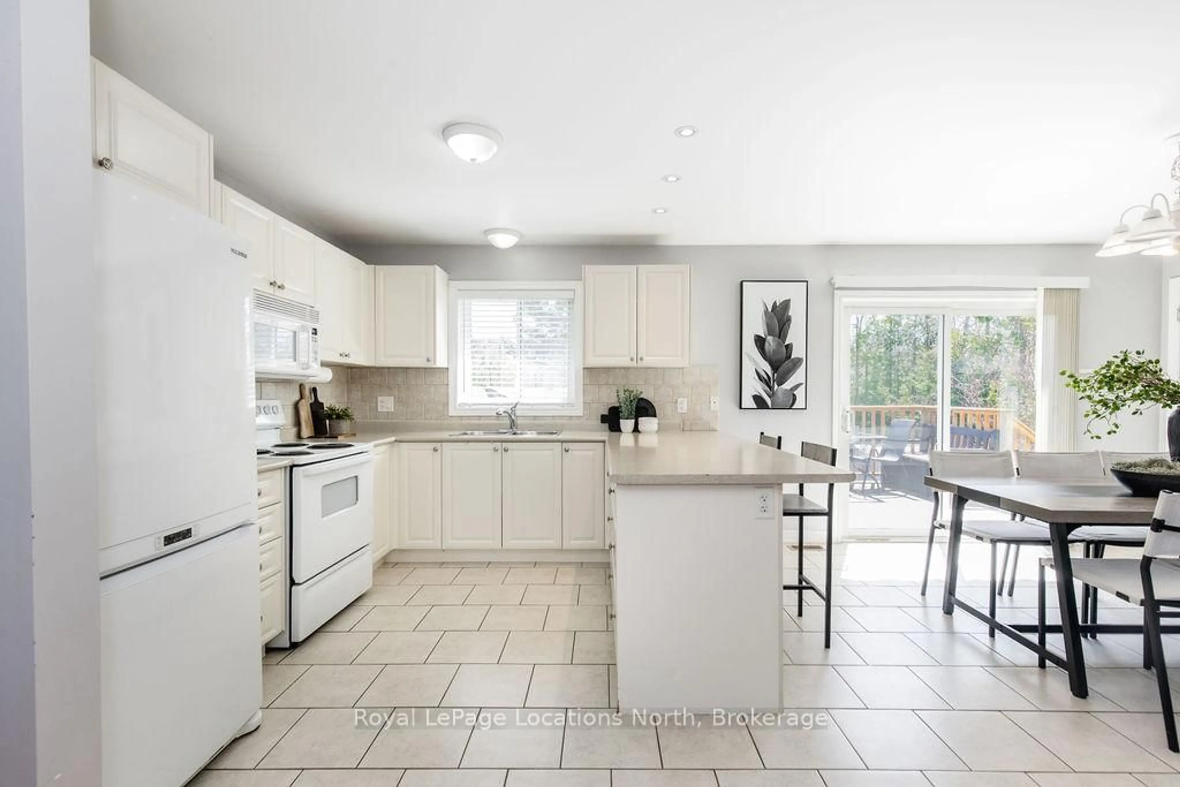 Open concept kitchen, ceramic/tile floor for 45 William Ave, Wasaga Beach Ontario L9Z 2X3