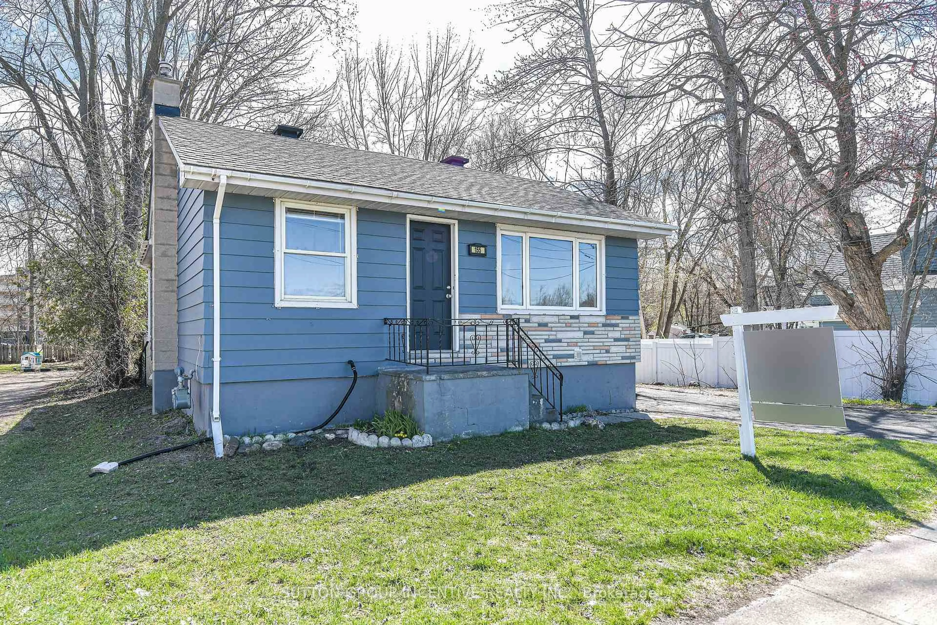 Home with vinyl exterior material, street for 155 ATHERLEY Rd, Orillia Ontario L3V 1N5