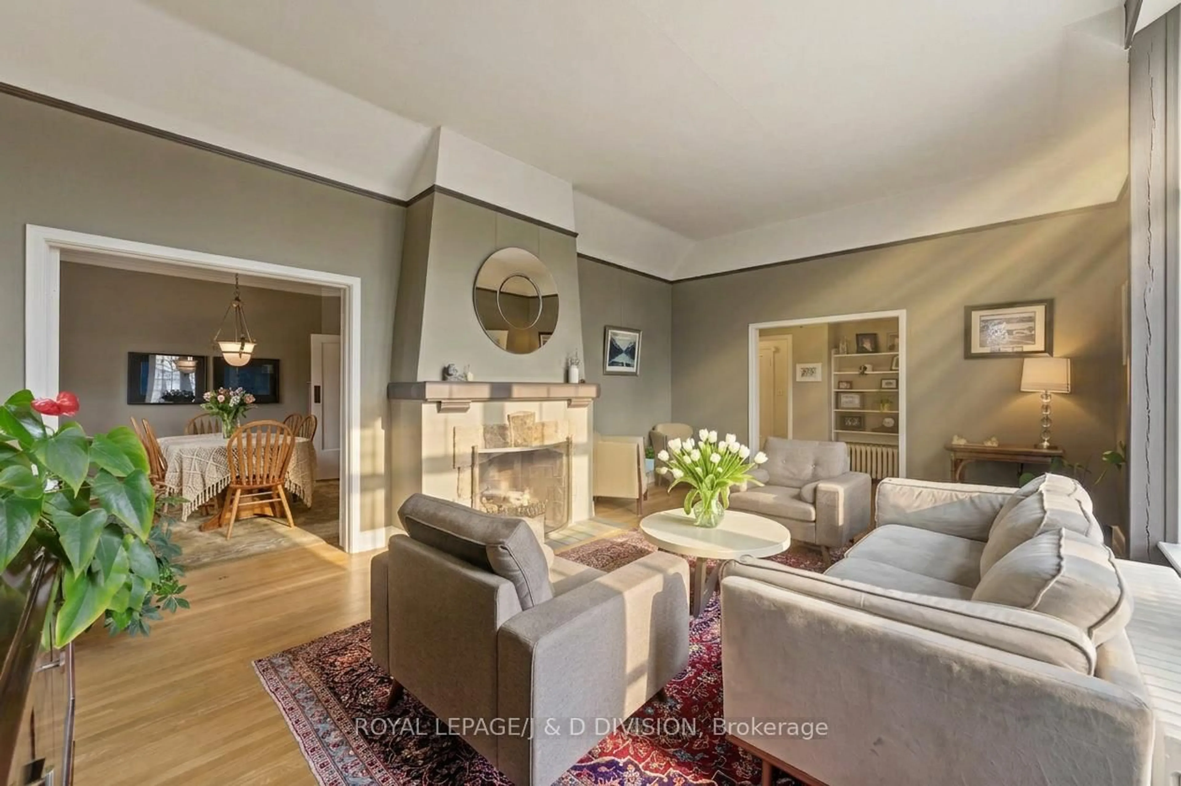 Living room with furniture, unknown for 44 Tecumseth St, Orillia Ontario L3V 1X9