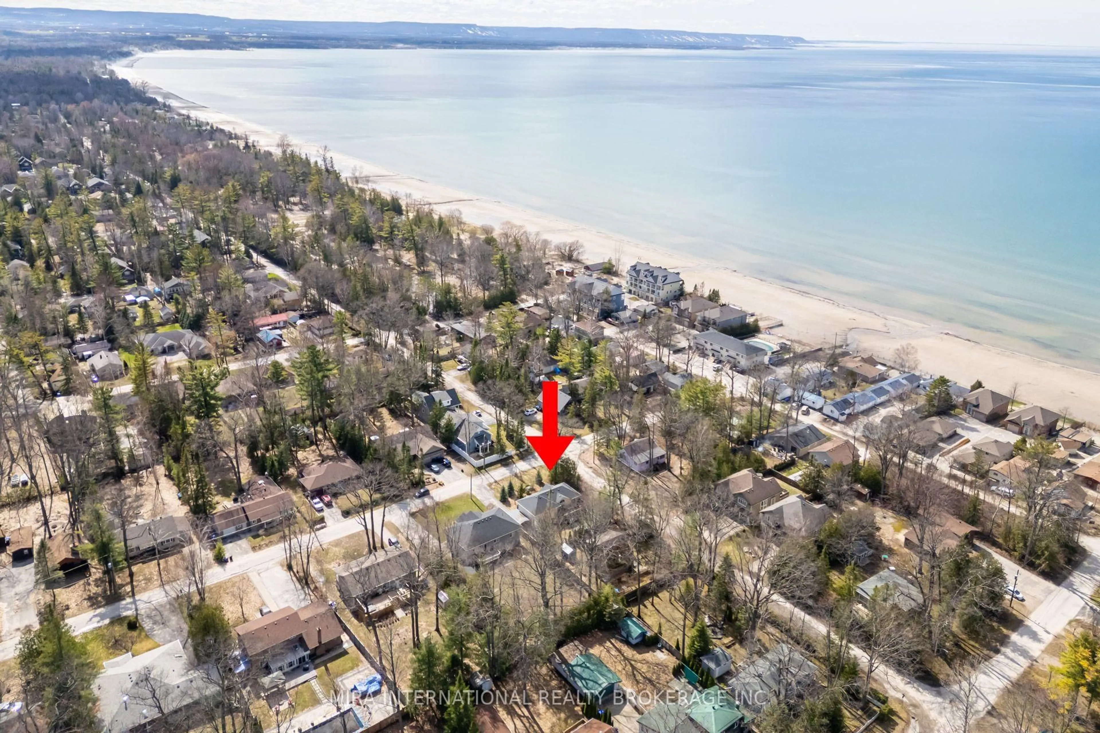 A pic from outside/outdoor area/front of a property/back of a property/a pic from drone, water/lake/river/ocean view for 47 29TH St, Wasaga Beach Ontario L9Z 2E1