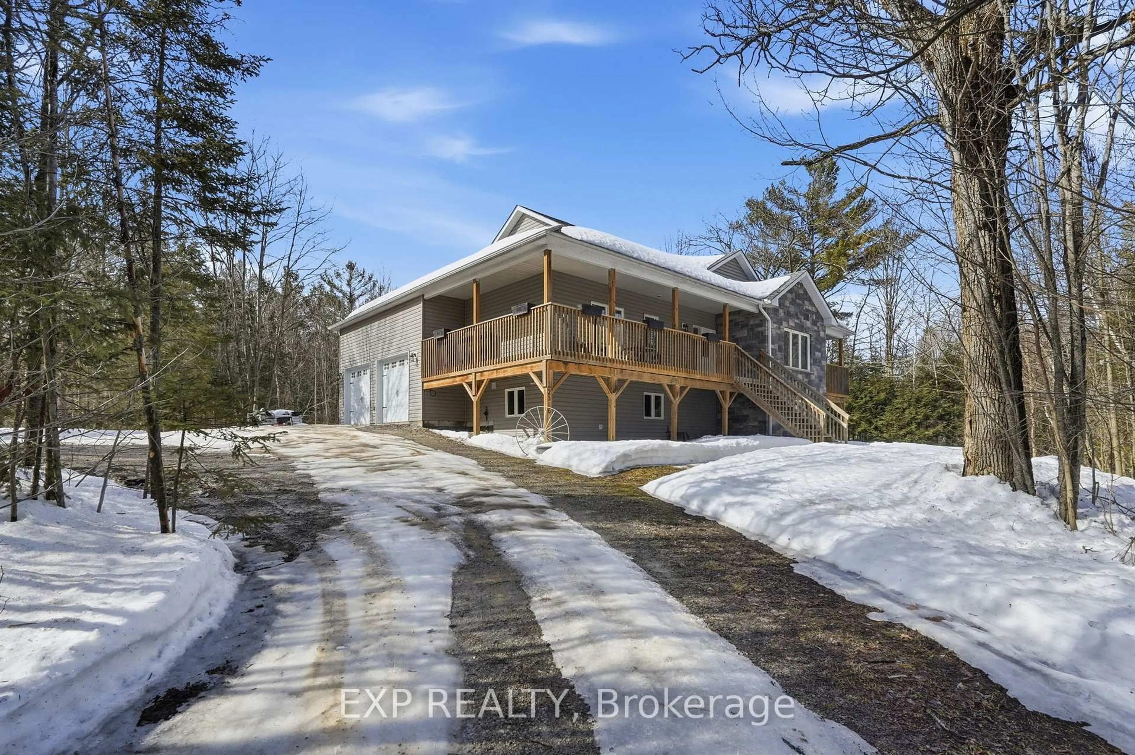 A pic from outside/outdoor area/front of a property/back of a property/a pic from drone, unknown for 2516 Irish Line, Severn Ontario L0K 1E0