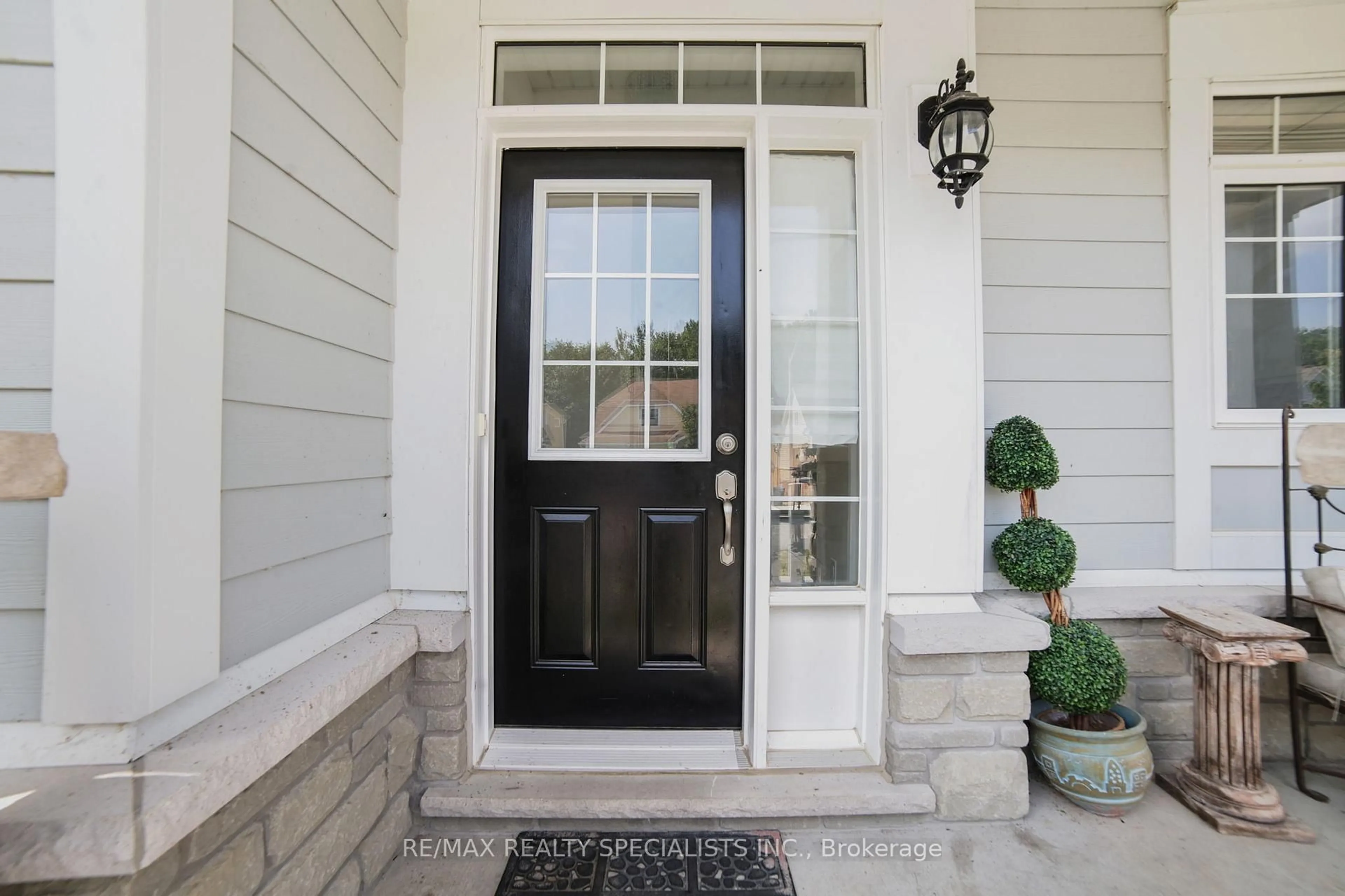 Indoor entryway for 61 Riverwalk Pl, Midland Ontario L4R 0B4