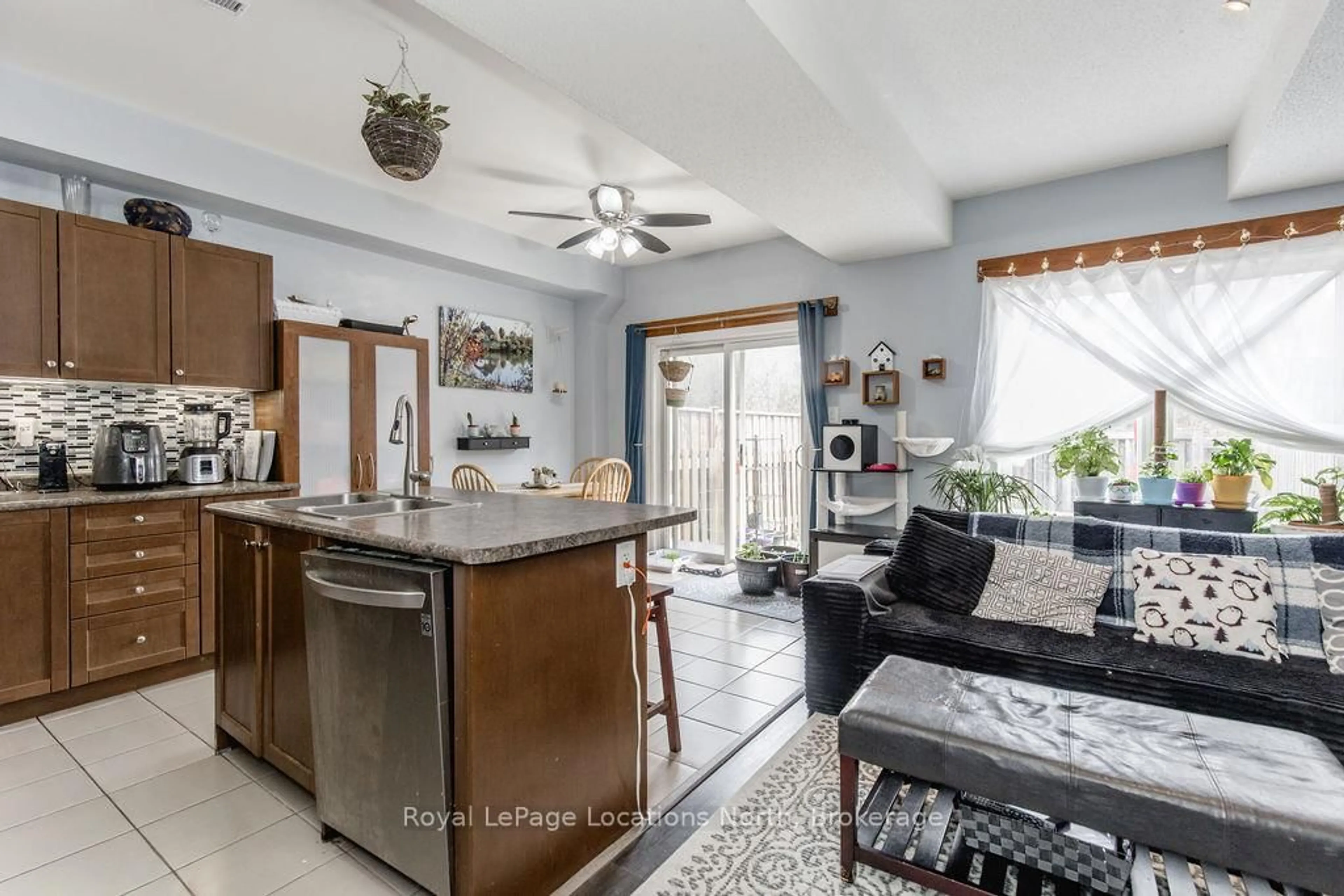 Open concept kitchen, ceramic/tile floor for 16 ARCADIA Rd, Wasaga Beach Ontario L9Z 3C7