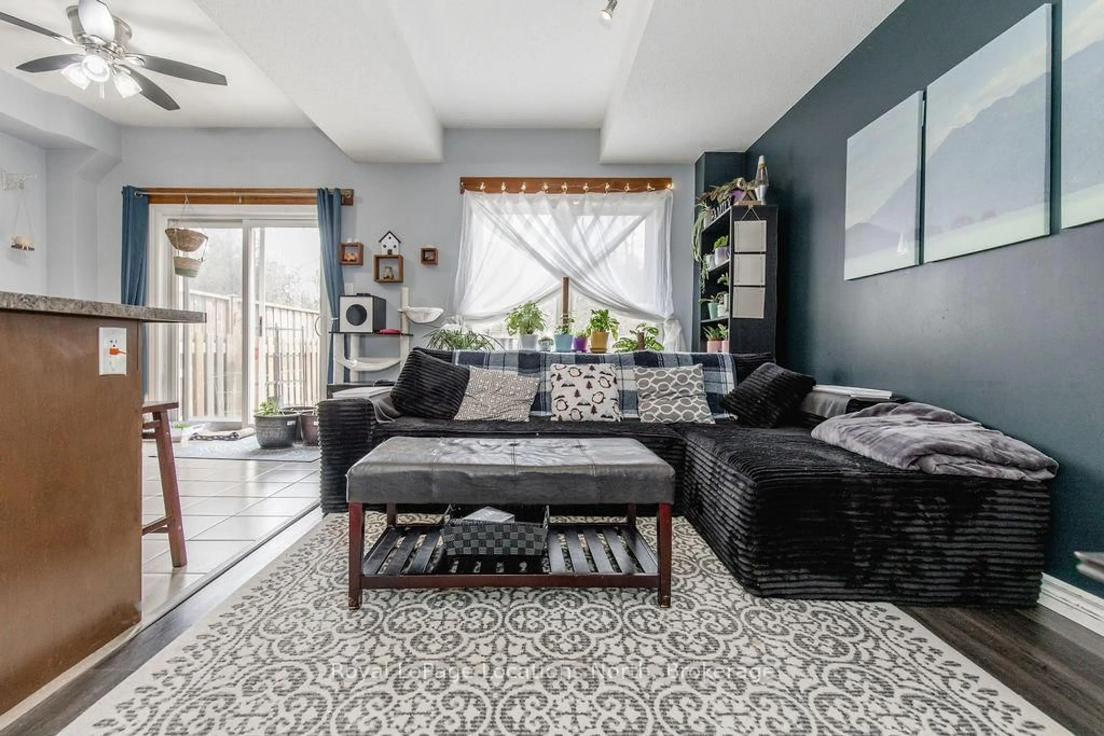 Living room with furniture, unknown for 16 ARCADIA Rd, Wasaga Beach Ontario L9Z 3C7