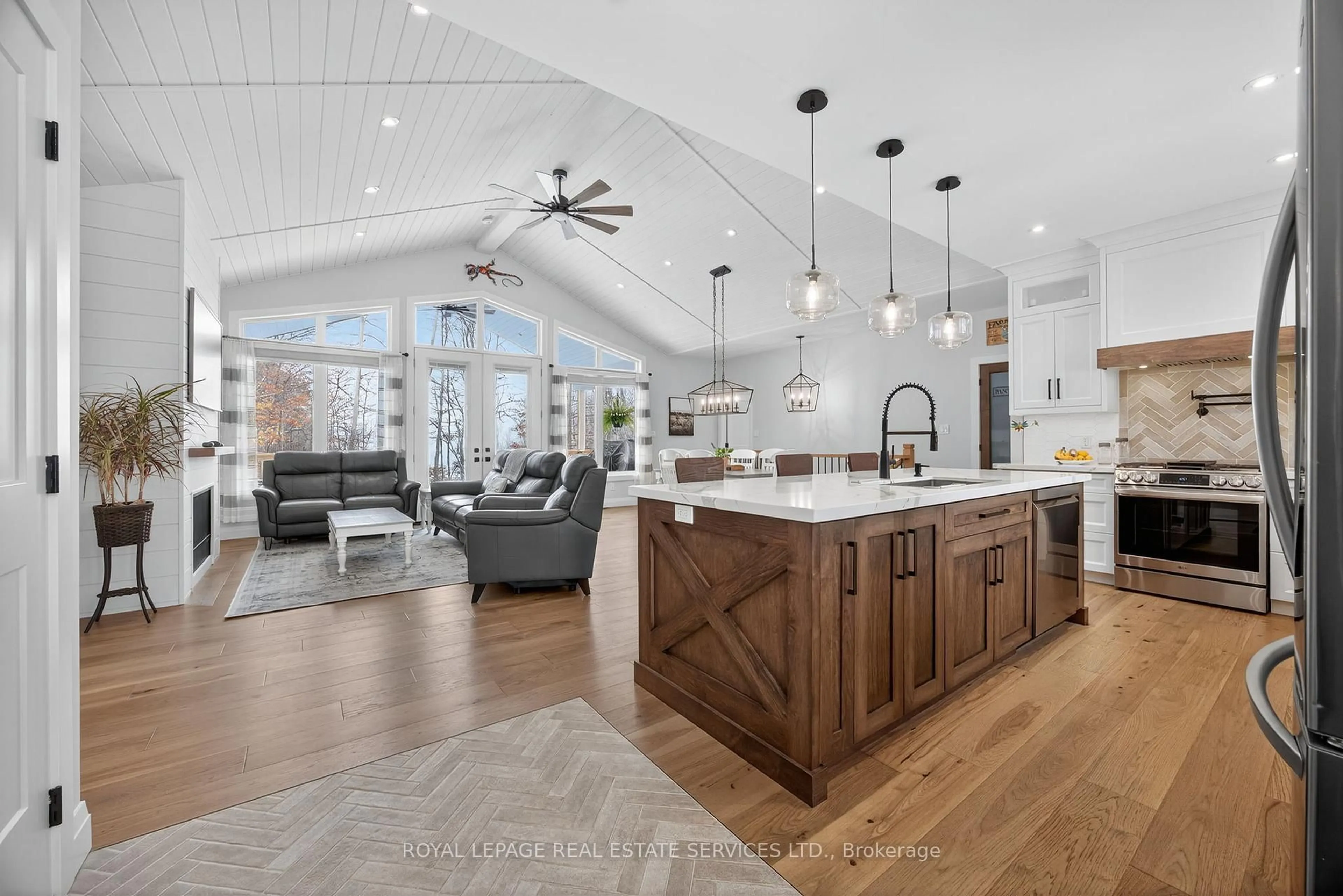 Open concept kitchen, unknown for 465 Parkview Crt, Midland Ontario L4R 5G3