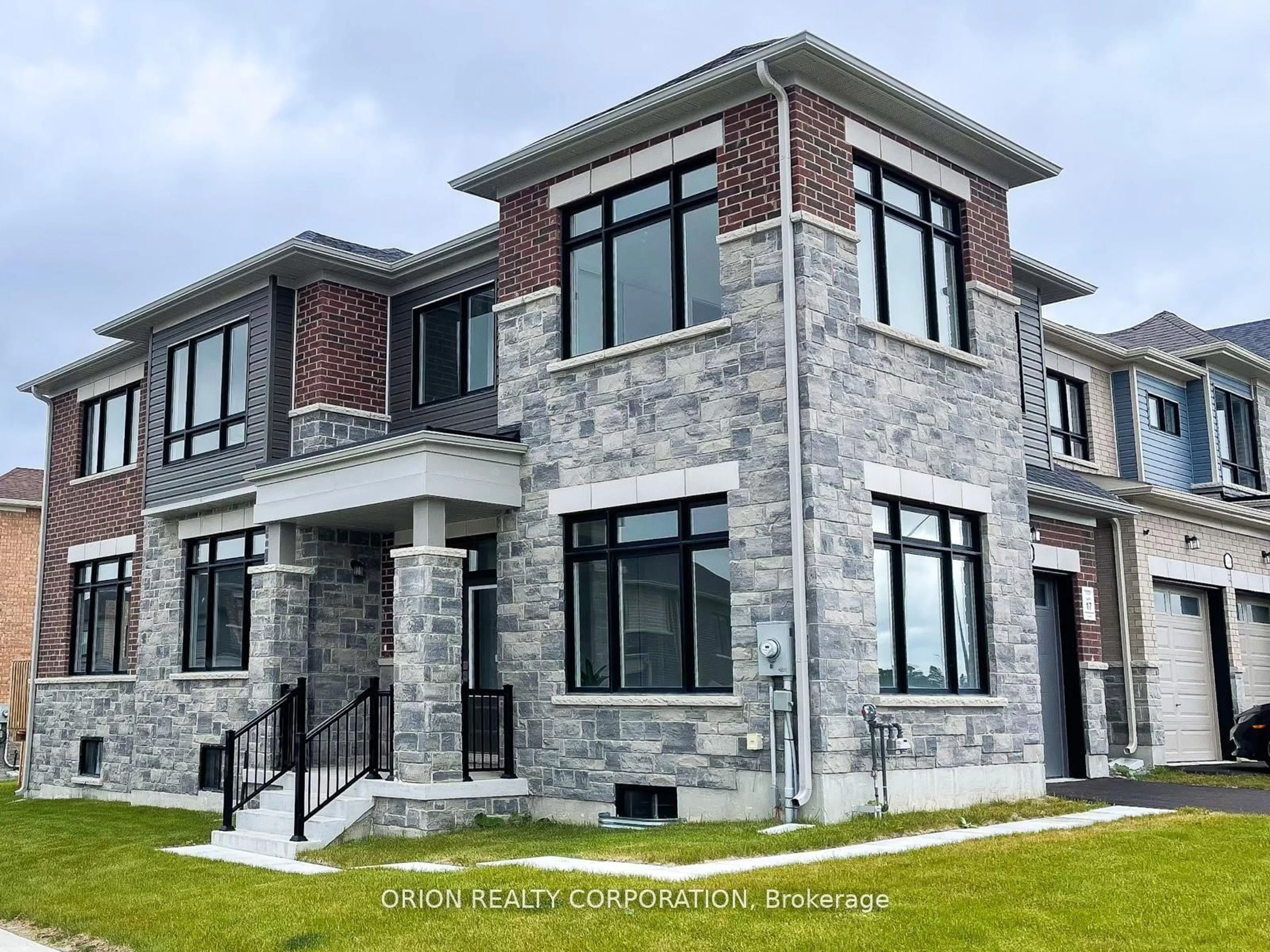 Home with brick exterior material, building for 147 Fenchurch Manr, Barrie Ontario L9J 0X1