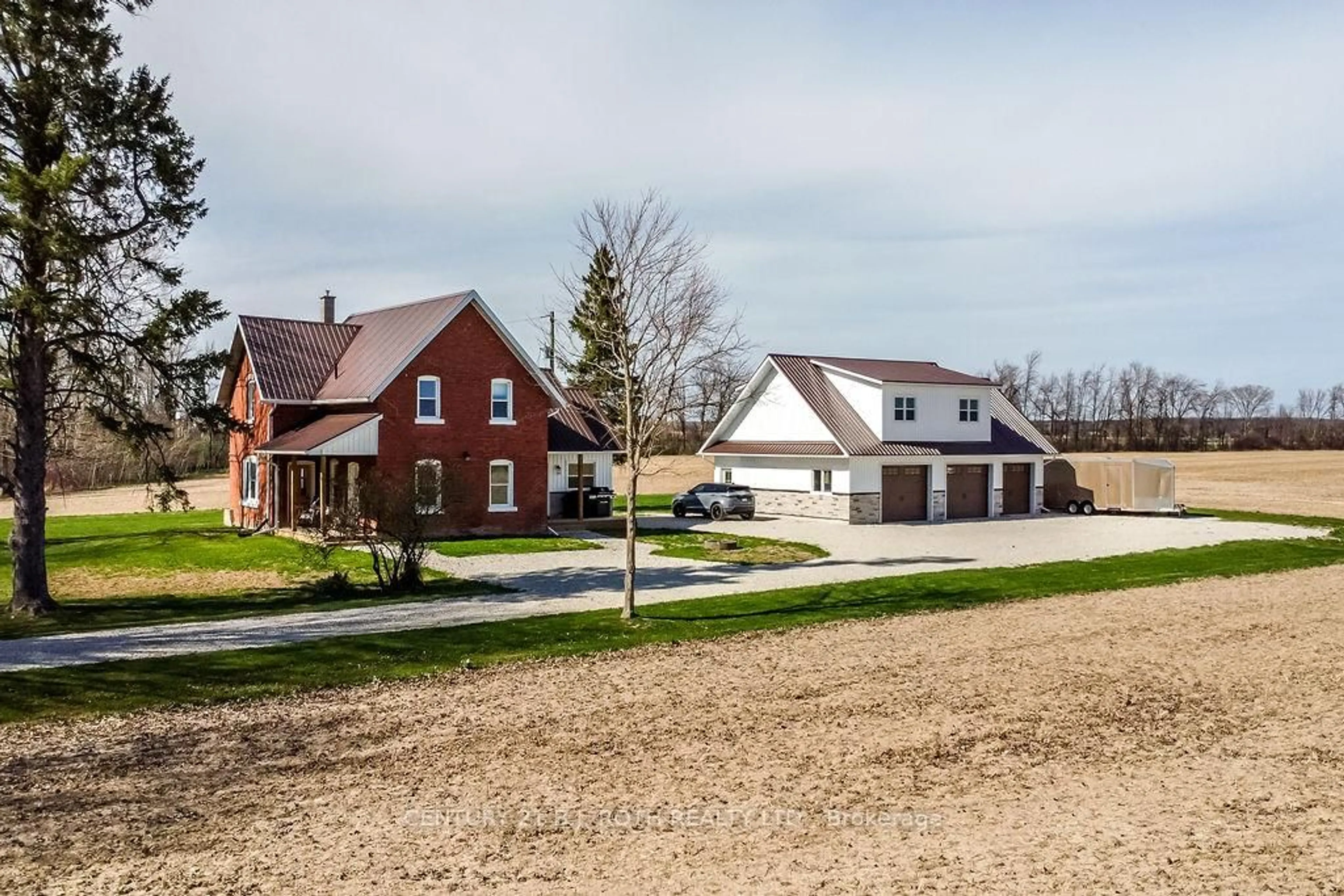 A pic from outside/outdoor area/front of a property/back of a property/a pic from drone, street for 1153 Glengarry Landing Rd, Springwater Ontario L9X 1E1
