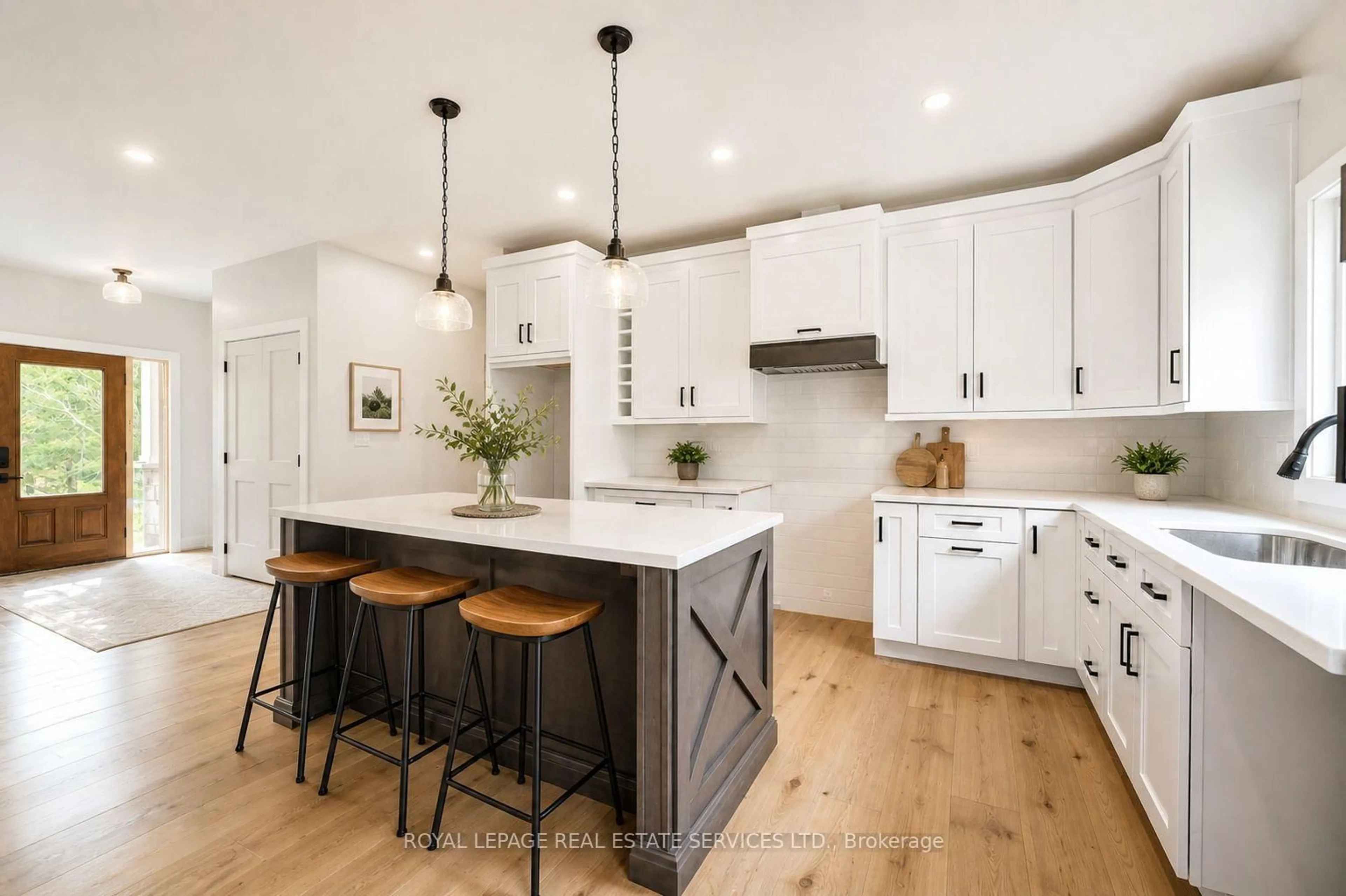 Open concept kitchen, unknown for 99 Tall Pines Dr, Tiny Ontario L9M 1R3