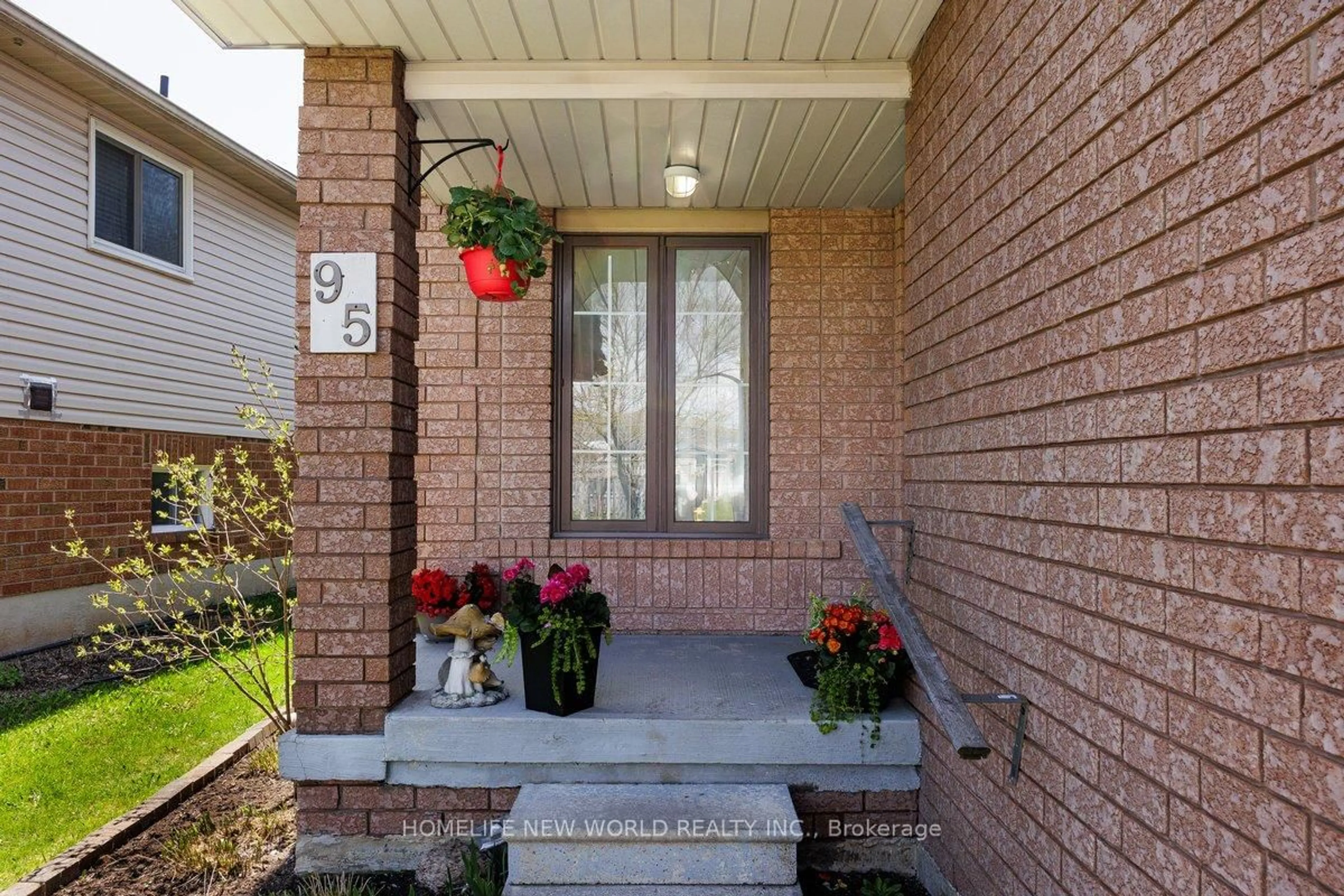 Unknown for 95 Athabaska Rd, Barrie Ontario L4N 8E9