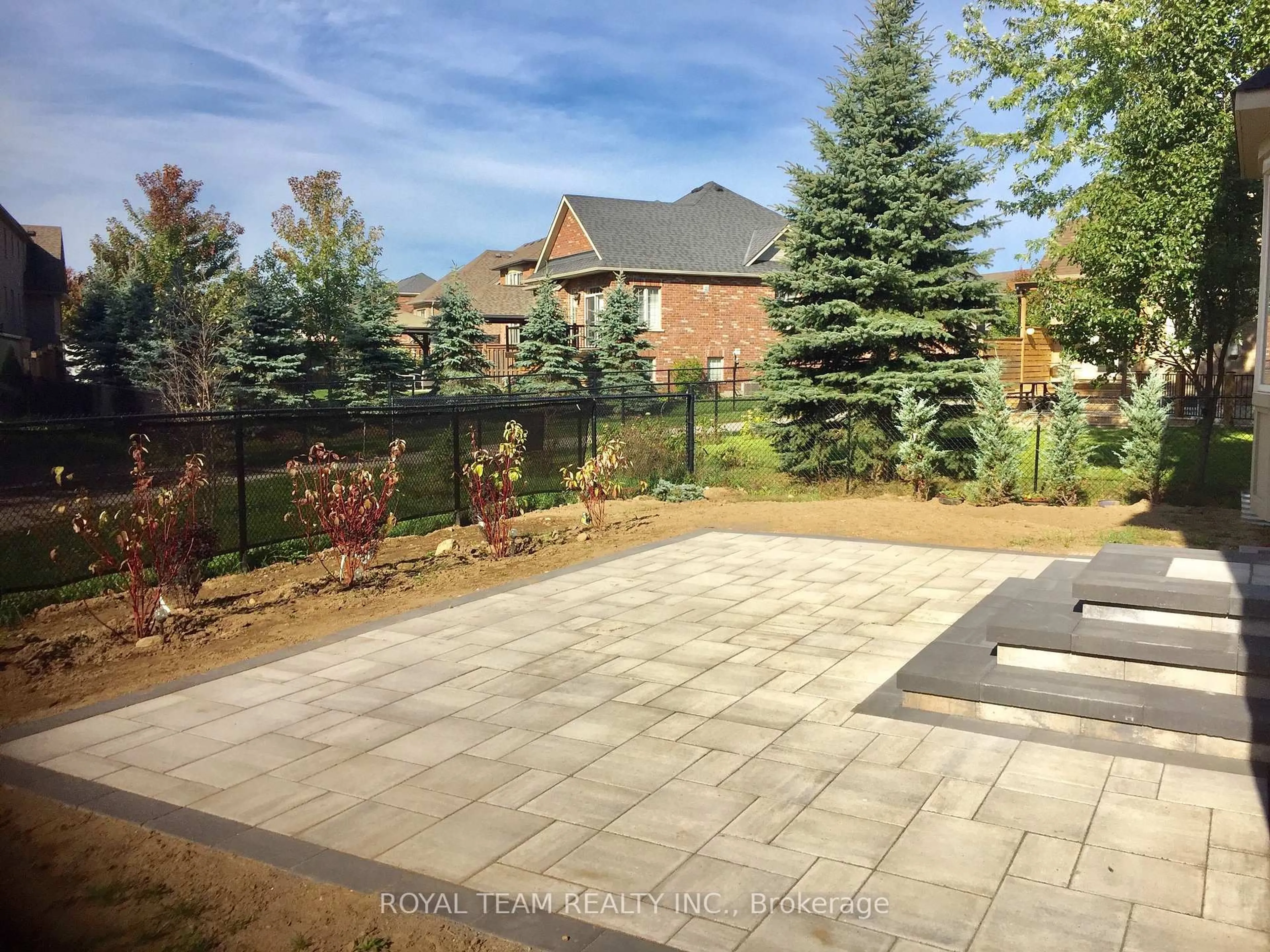 Patio, street for 18 Moreau Way, Springwater Ontario L9X 0S6