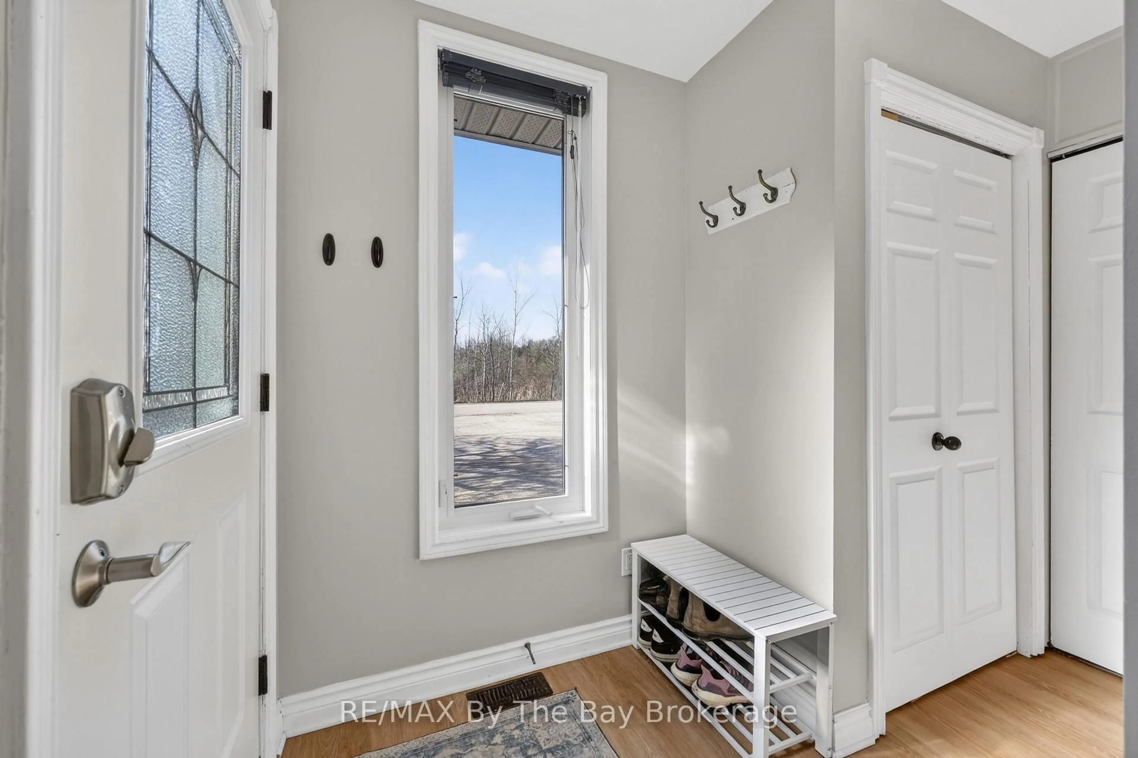 Indoor entryway for 43 Trafalgar Rd, Collingwood Ontario L9Y 5G4
