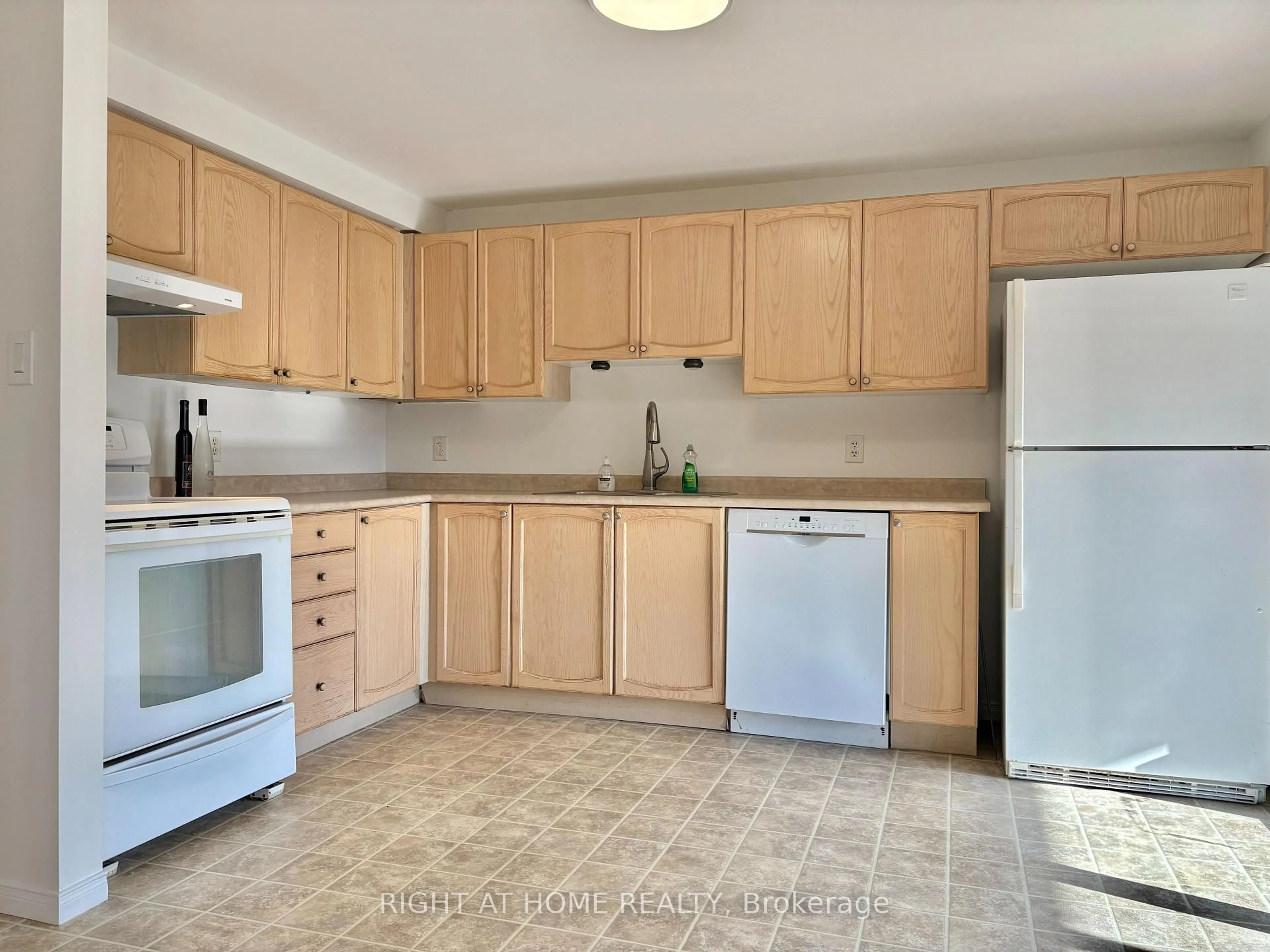Standard kitchen, unknown for 33 Raymond Cres, Barrie Ontario L4N 0X6