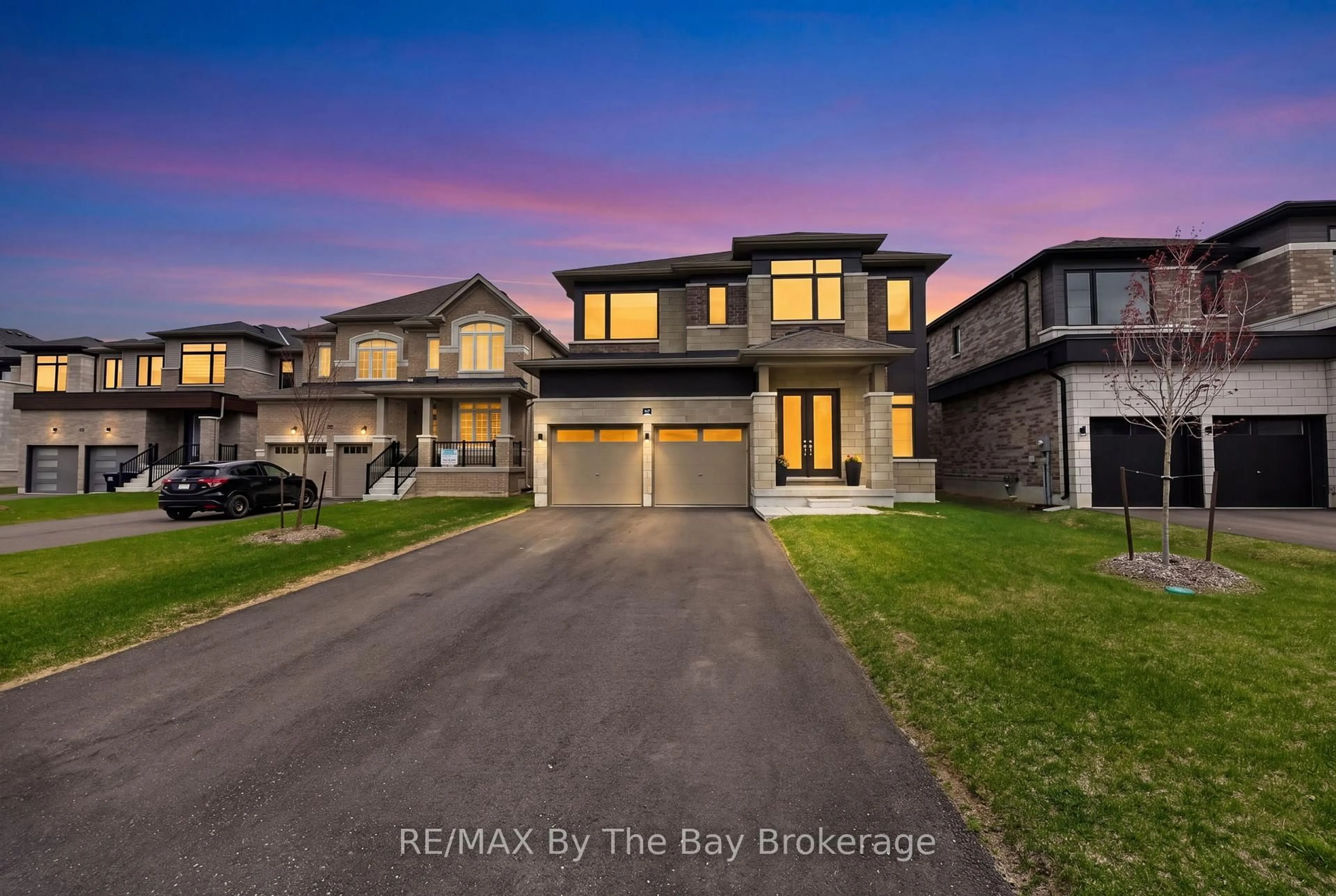 A pic from outside/outdoor area/front of a property/back of a property/a pic from drone, street for 167 Rosanne Circ, Wasaga Beach Ontario L9Z 0N1