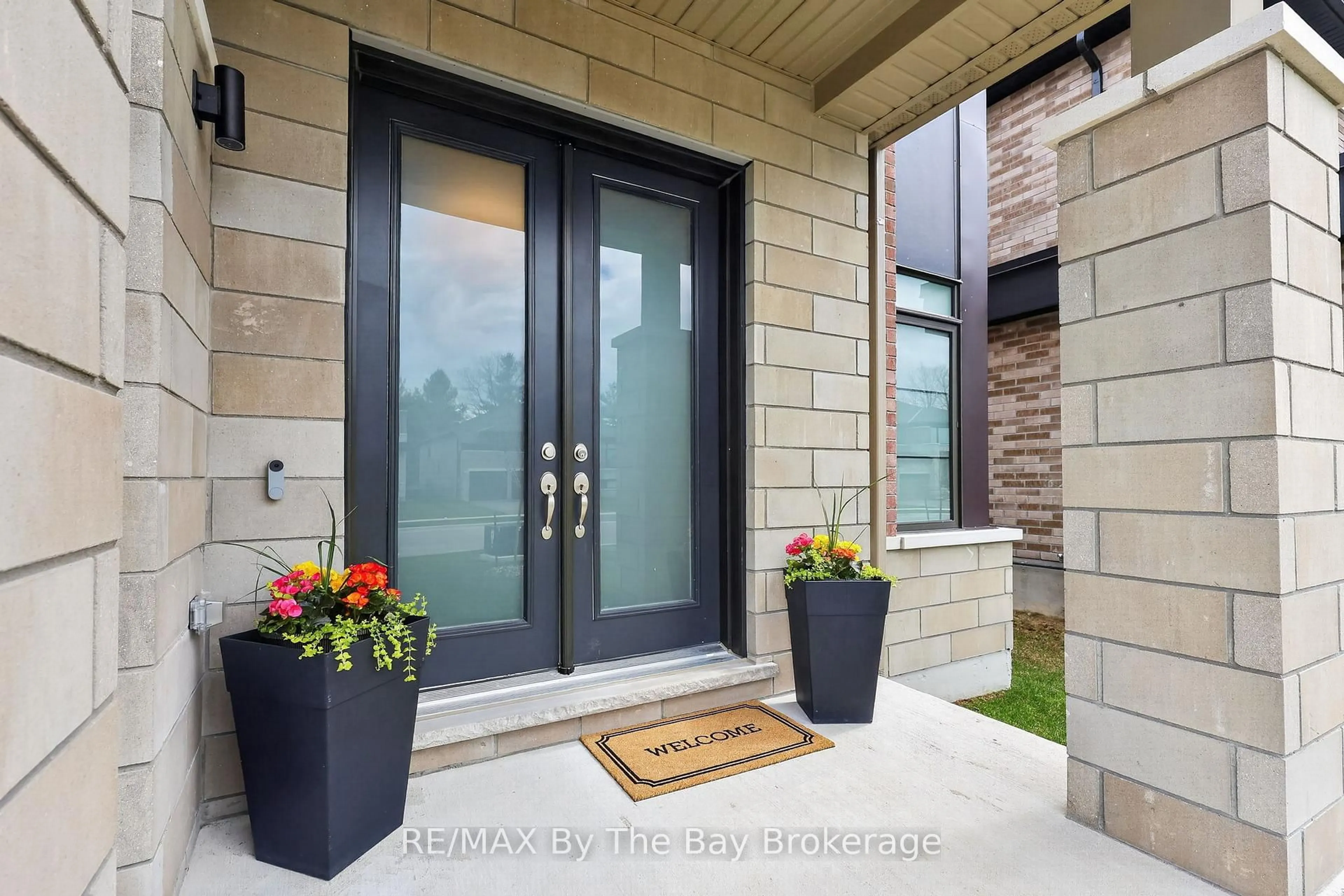 Indoor entryway for 167 Rosanne Circ, Wasaga Beach Ontario L9Z 0N1