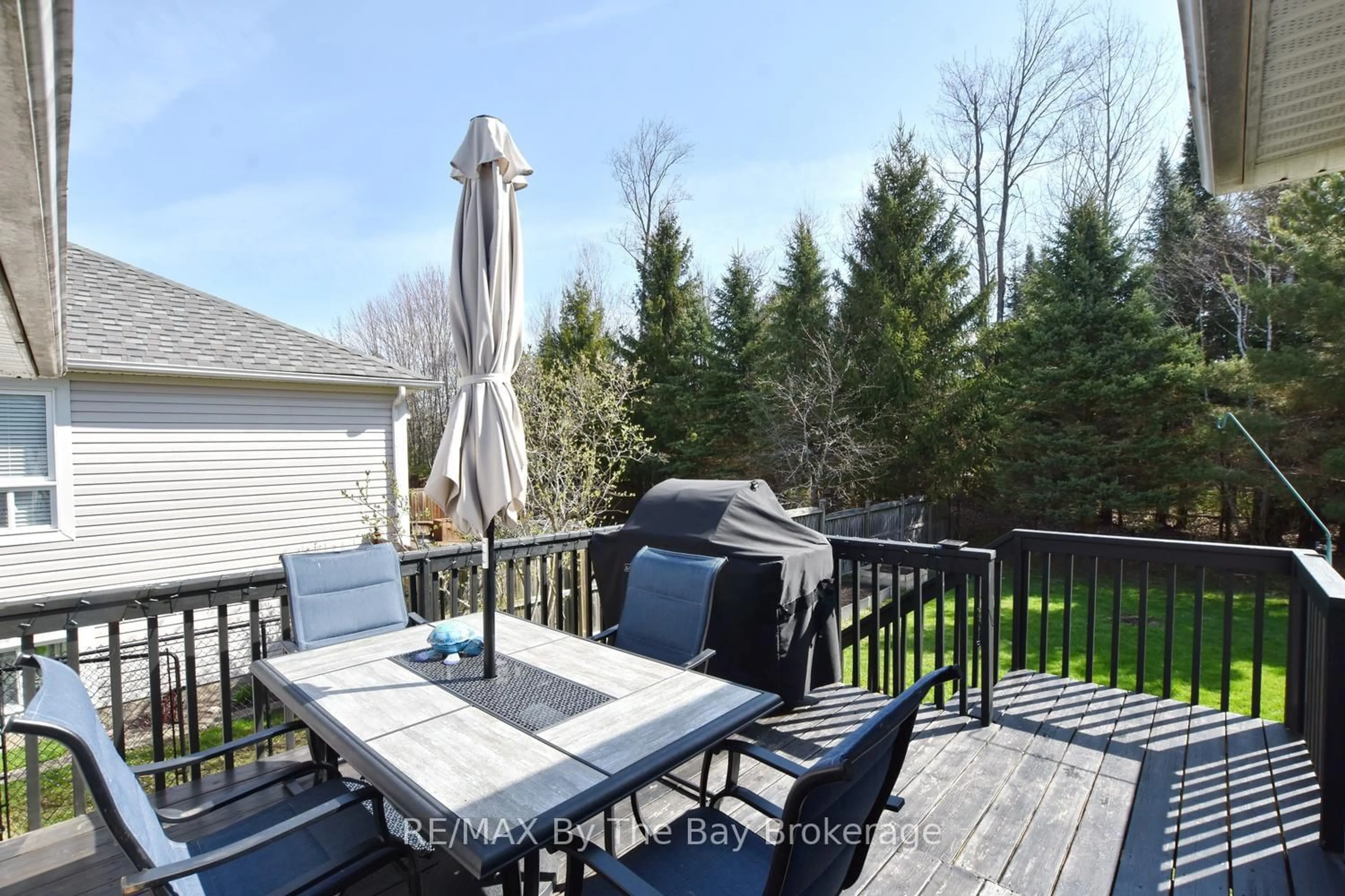 Patio, unknown for 21 Northwood Dr, Wasaga Beach Ontario L9Z 3B5