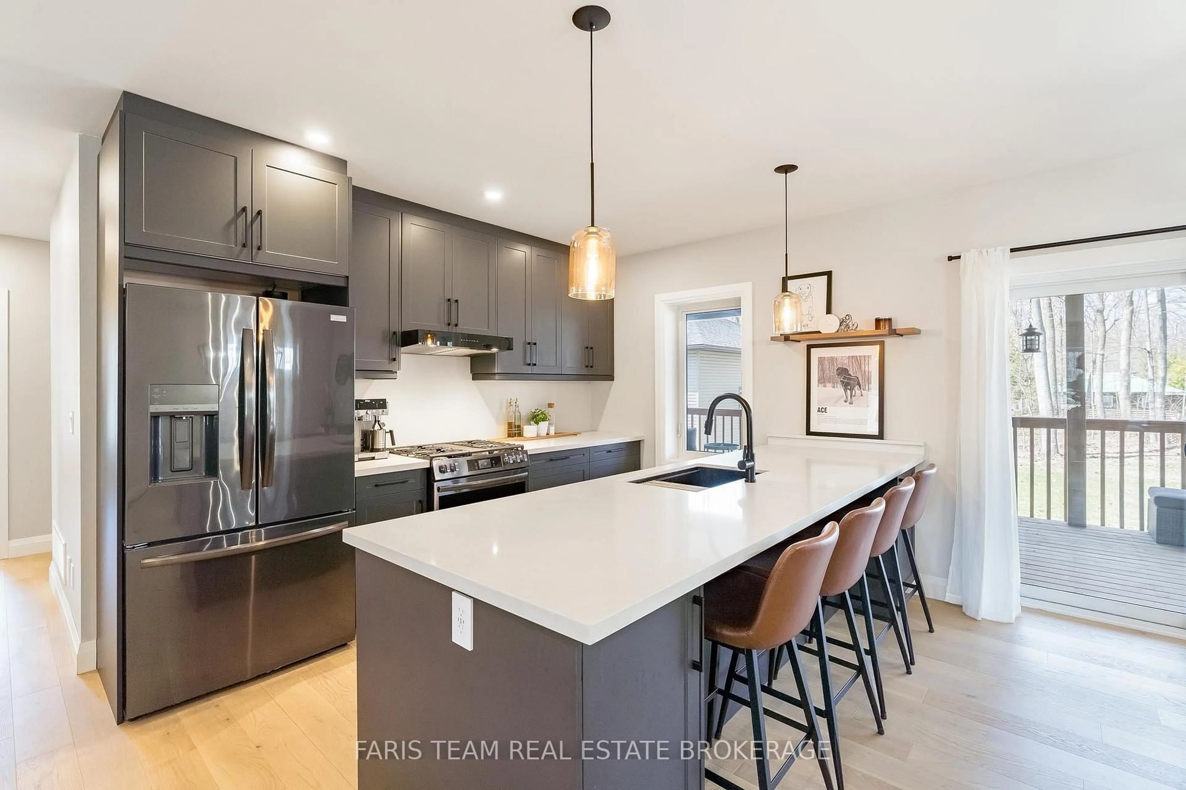 Open concept kitchen, unknown for 6 Fairlawn Grve, Tiny Ontario L9M 0B5
