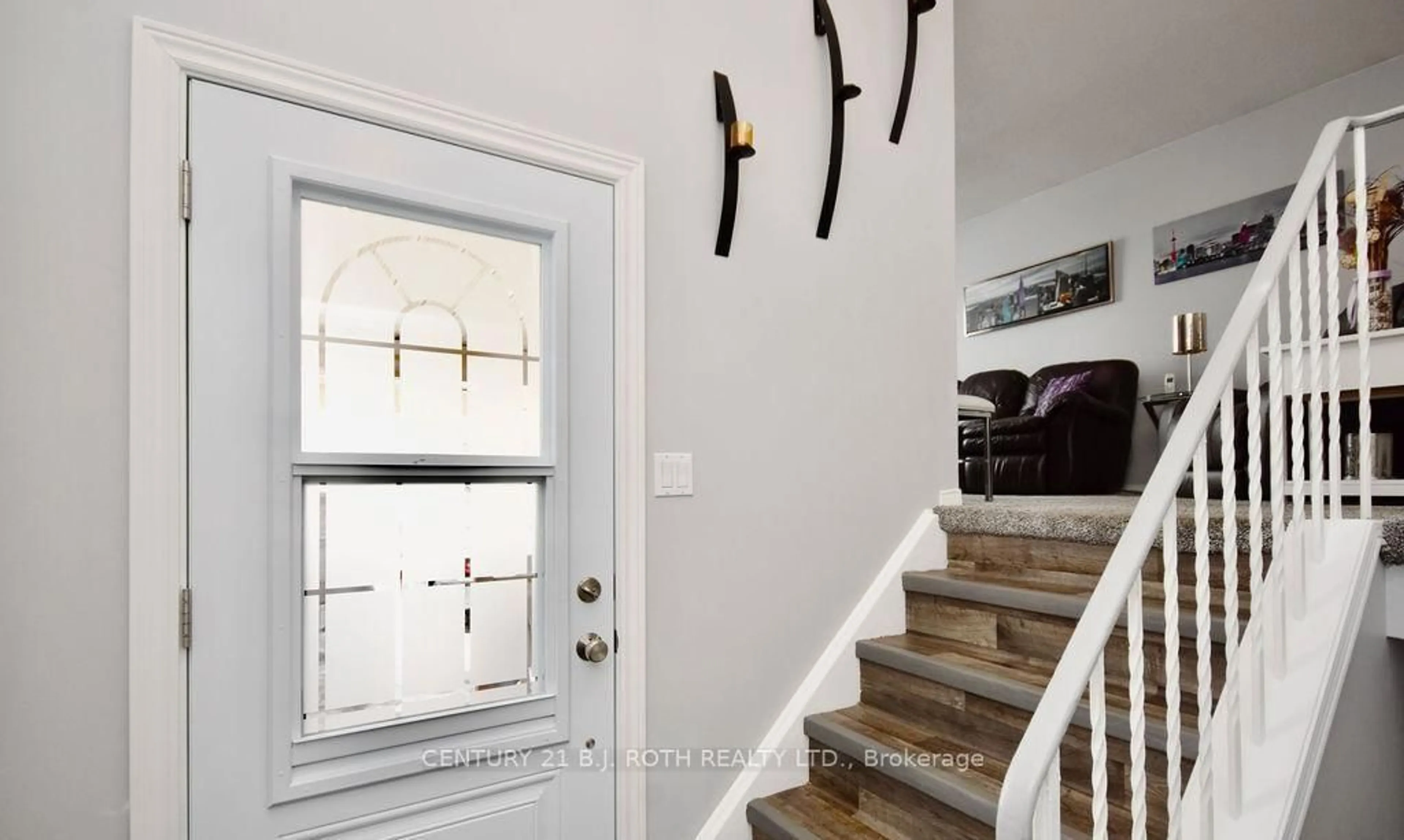 Indoor entryway for 47 D'ambrosio Dr, Barrie Ontario L4N 6V6