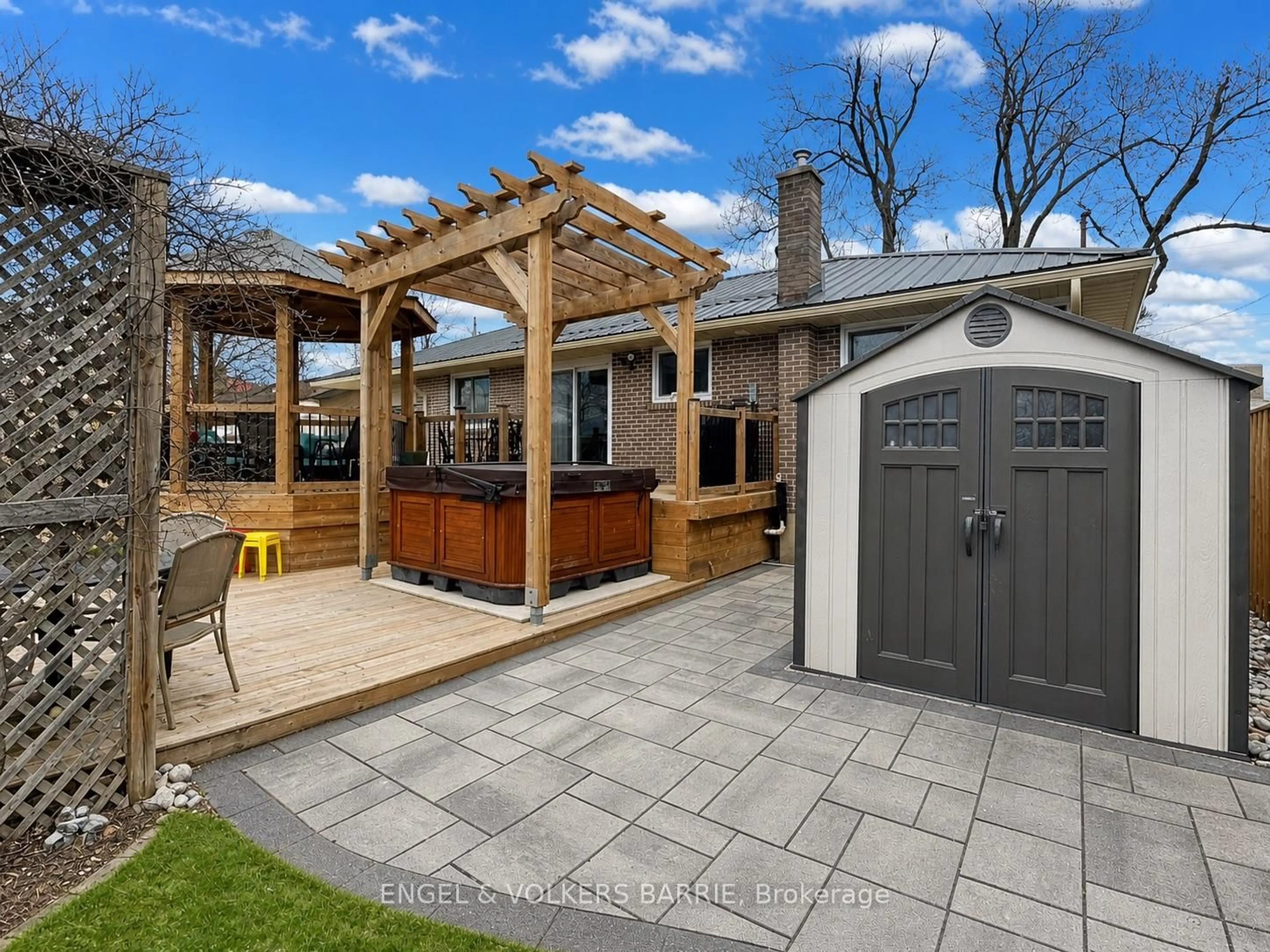 Patio, street for 68 Ottaway Ave, Barrie Ontario L4M 2X2