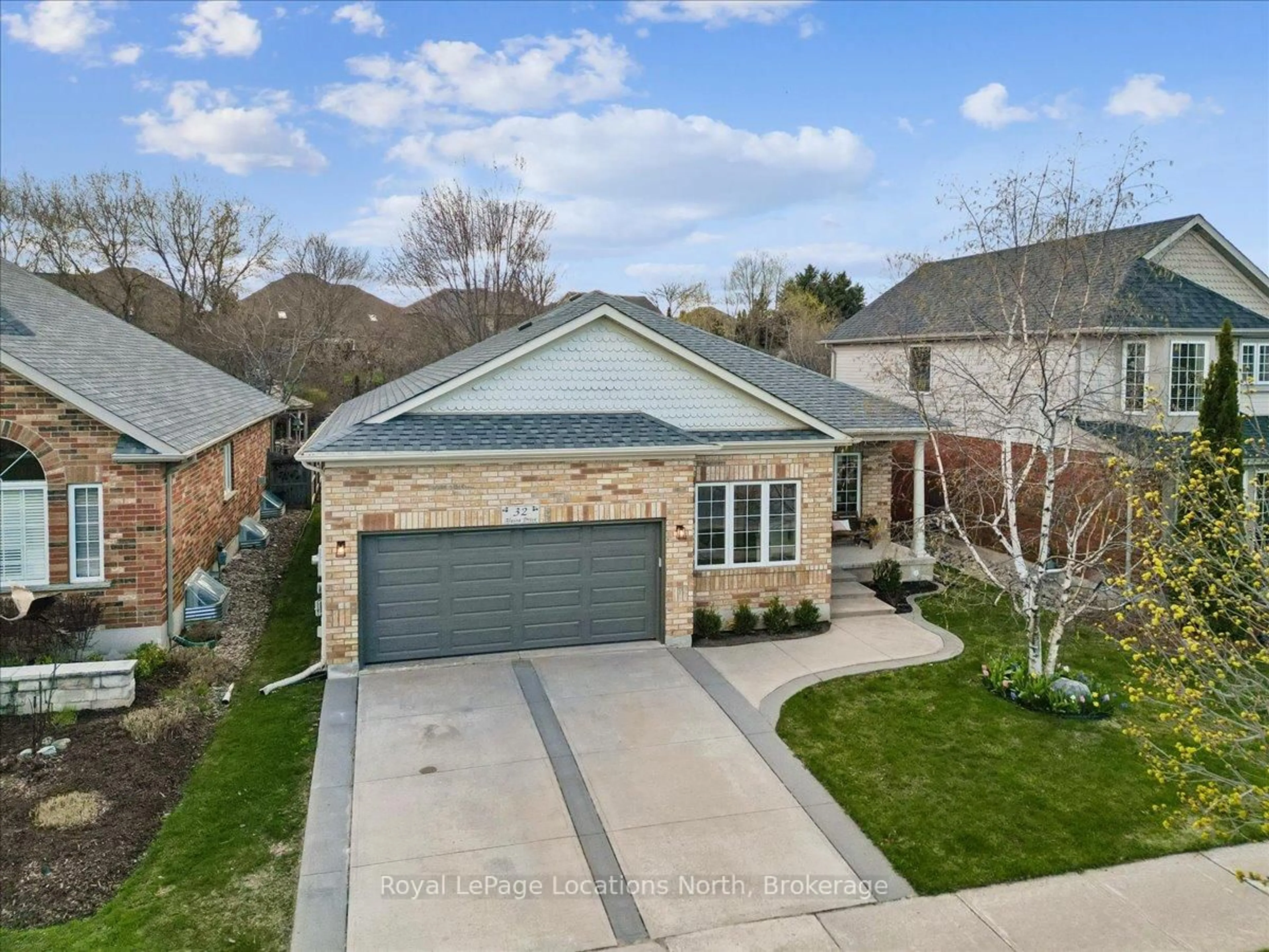 A pic from outside/outdoor area/front of a property/back of a property/a pic from drone, street for 32 Alyssa Dr, Collingwood Ontario L9Y 5K9