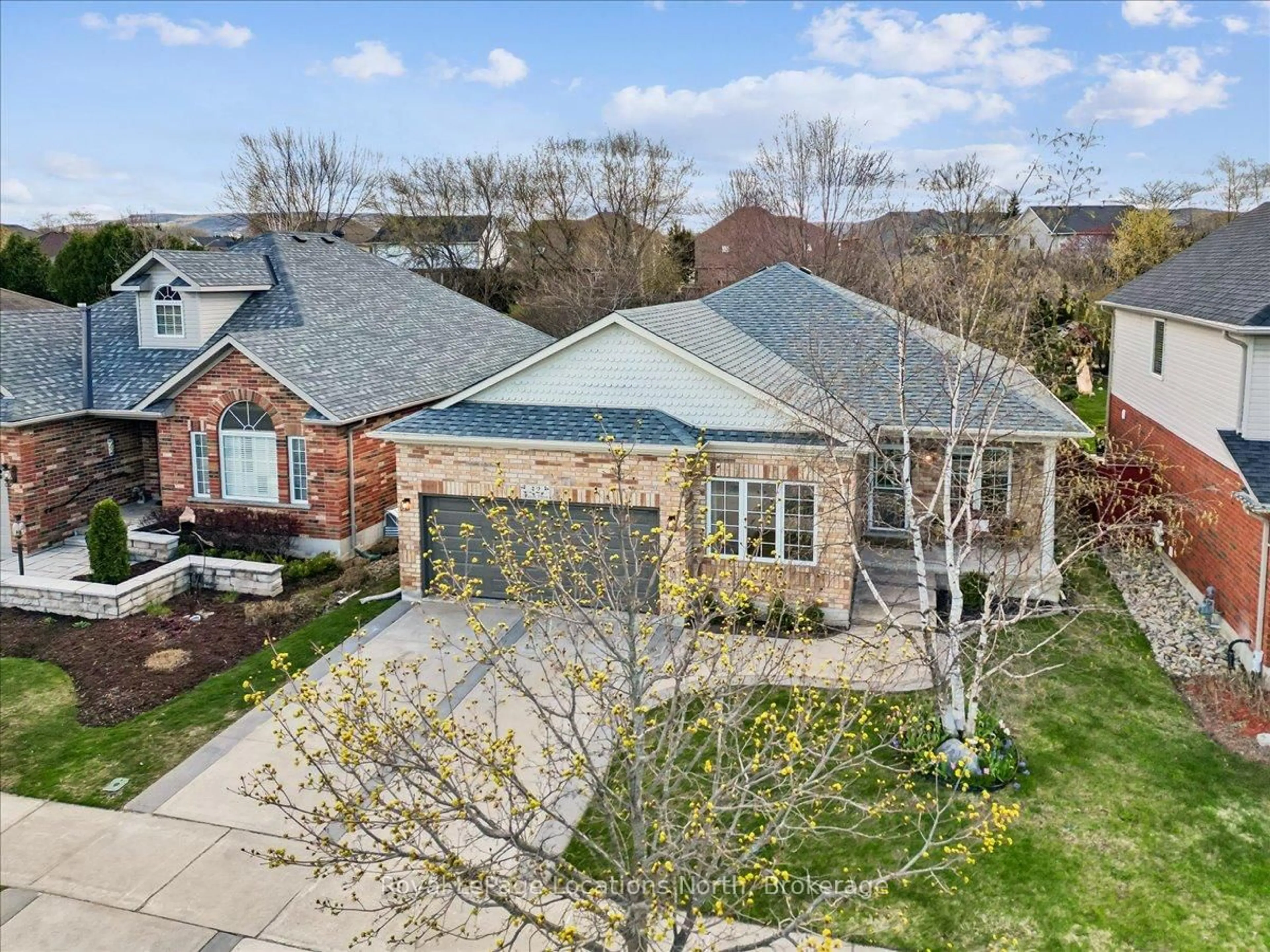 A pic from outside/outdoor area/front of a property/back of a property/a pic from drone, street for 32 Alyssa Dr, Collingwood Ontario L9Y 5K9