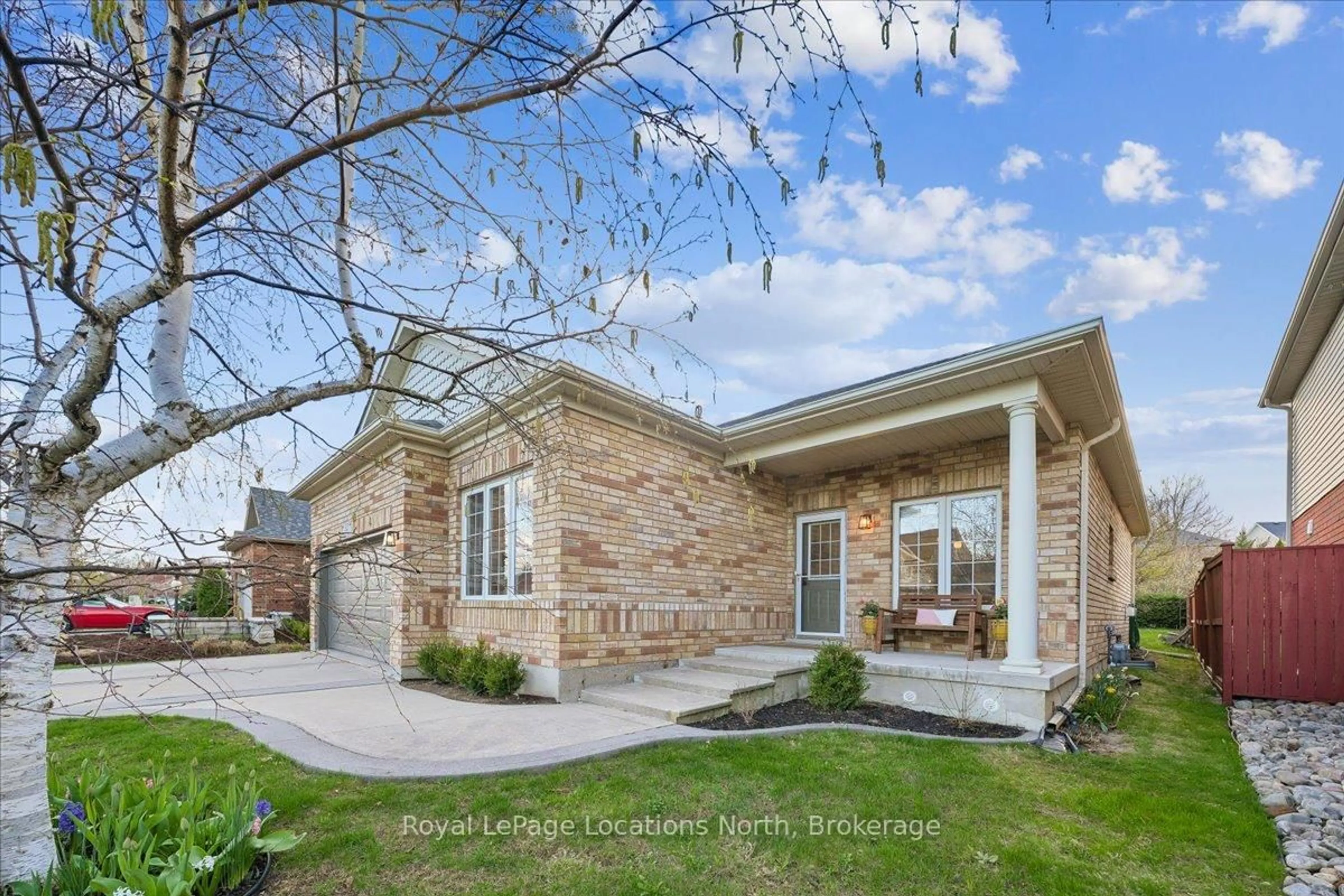 Home with brick exterior material, street for 32 Alyssa Dr, Collingwood Ontario L9Y 5K9