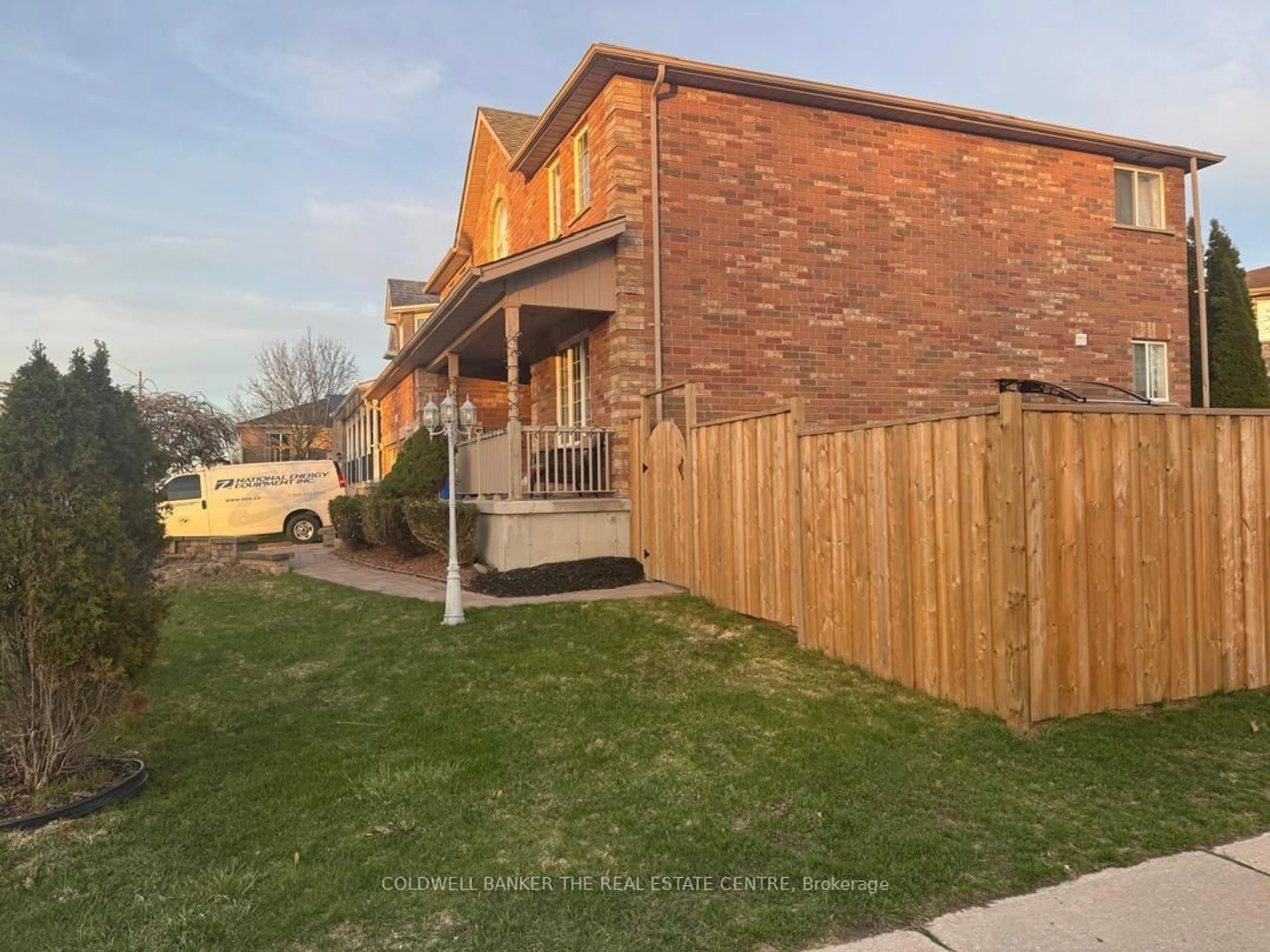 A pic from outside/outdoor area/front of a property/back of a property/a pic from drone, street for 229 Sproule Dr, Barrie Ontario L4N 0P4