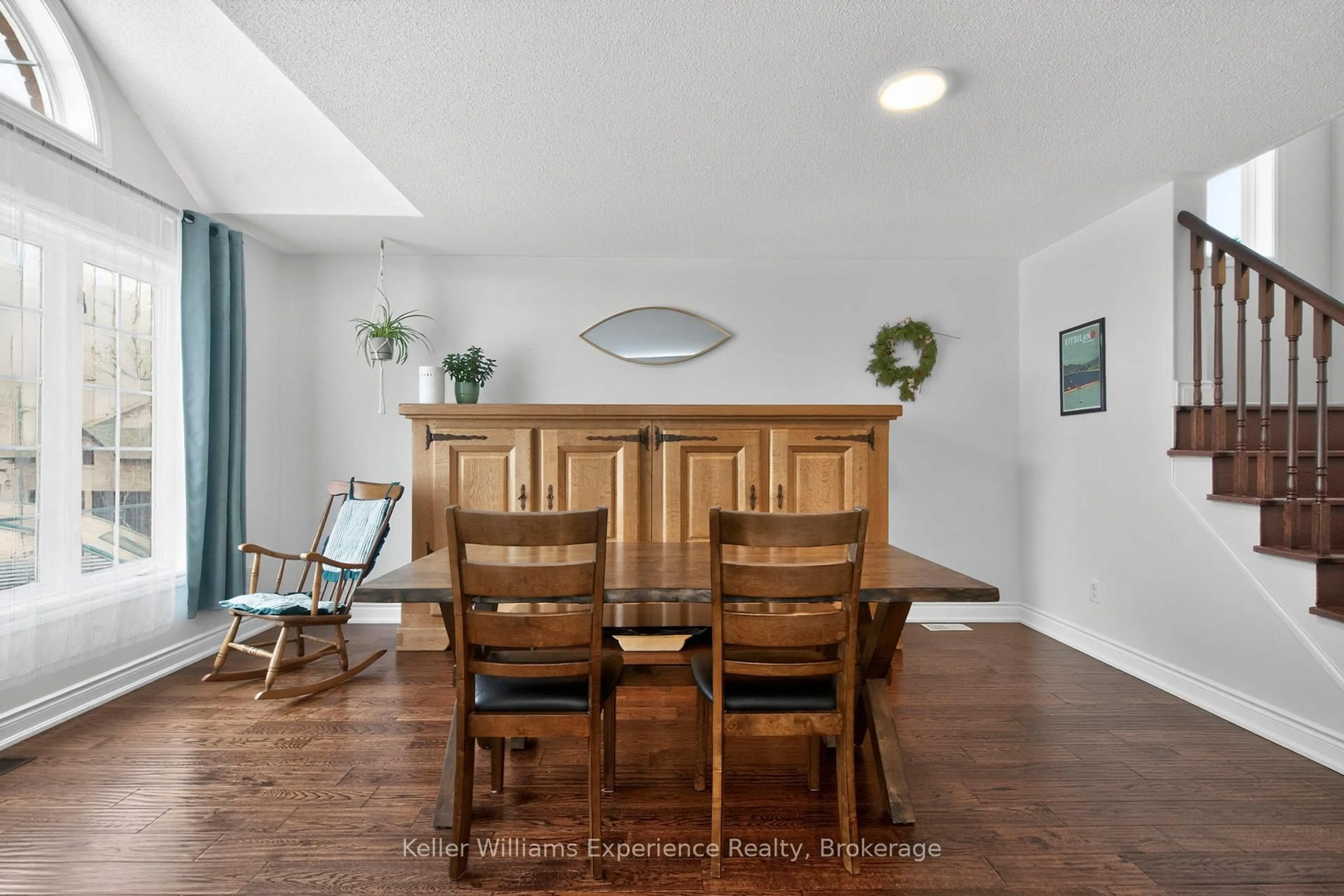Dining room, wood/laminate floor for 1005 WHITNEY Cres, Midland Ontario L4R 5N3