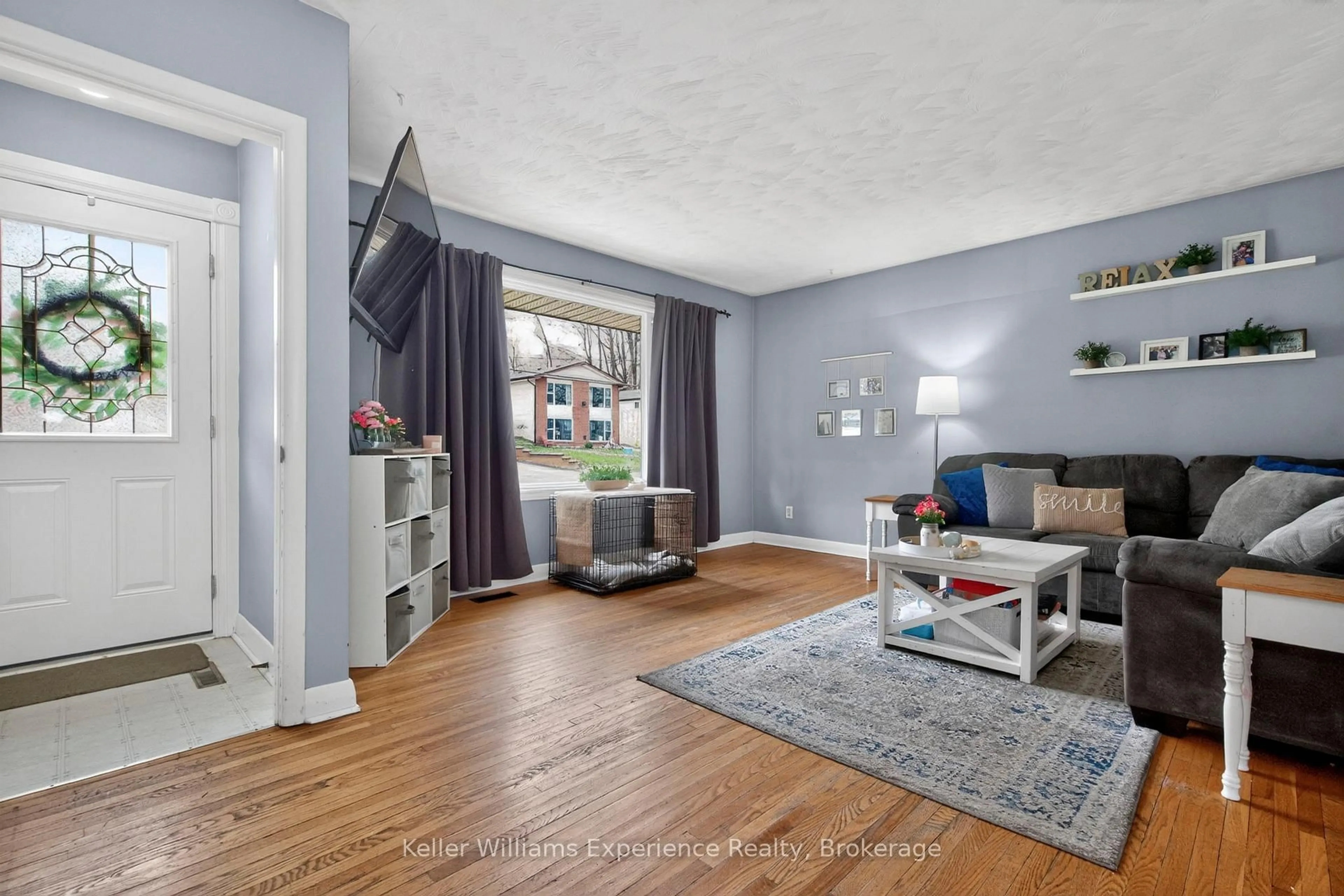 Living room with furniture, unknown for 316 HANLY St, Midland Ontario L4R 2N9