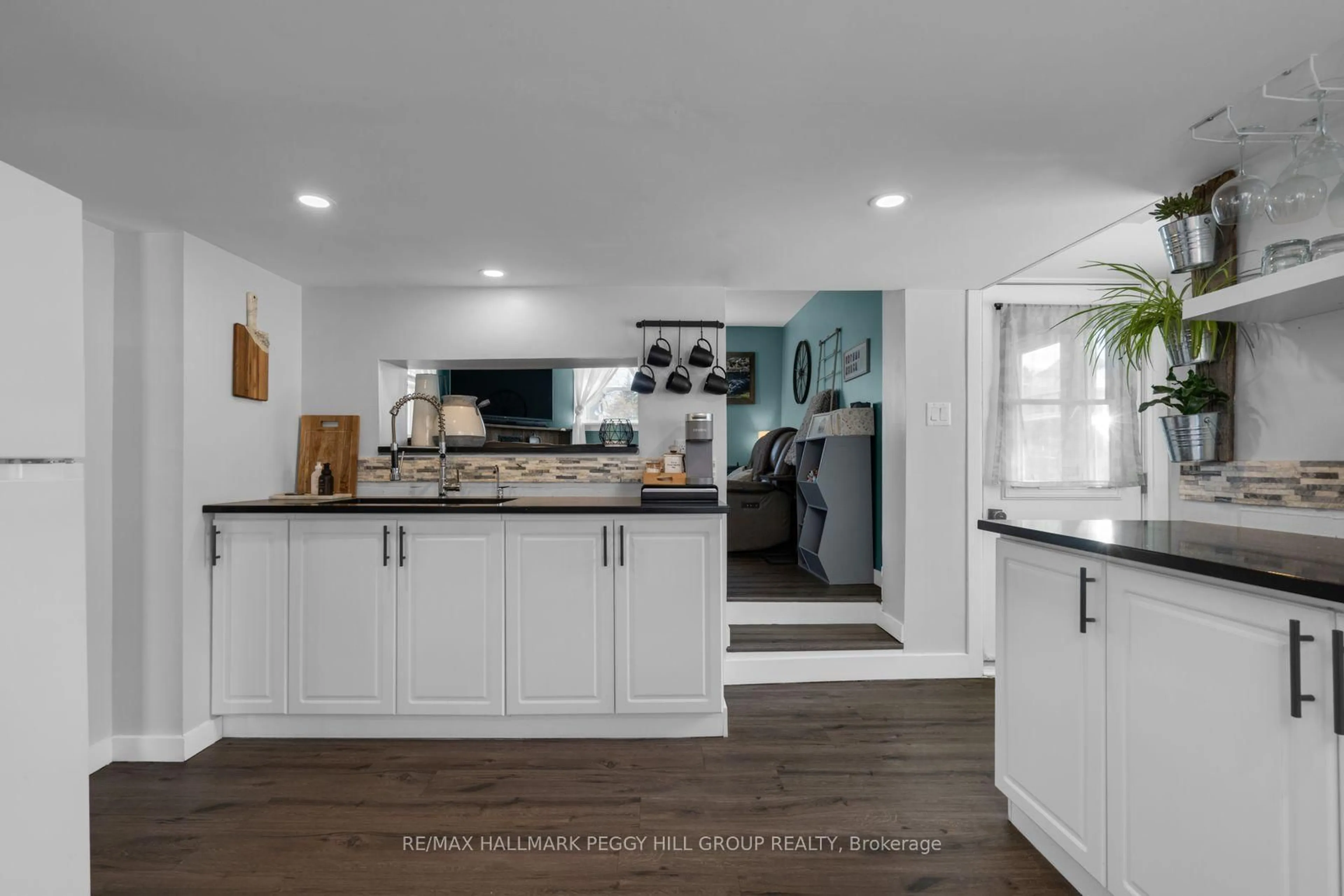 Open concept kitchen, unknown for 307 Millard St, Orillia Ontario L3V 4H2