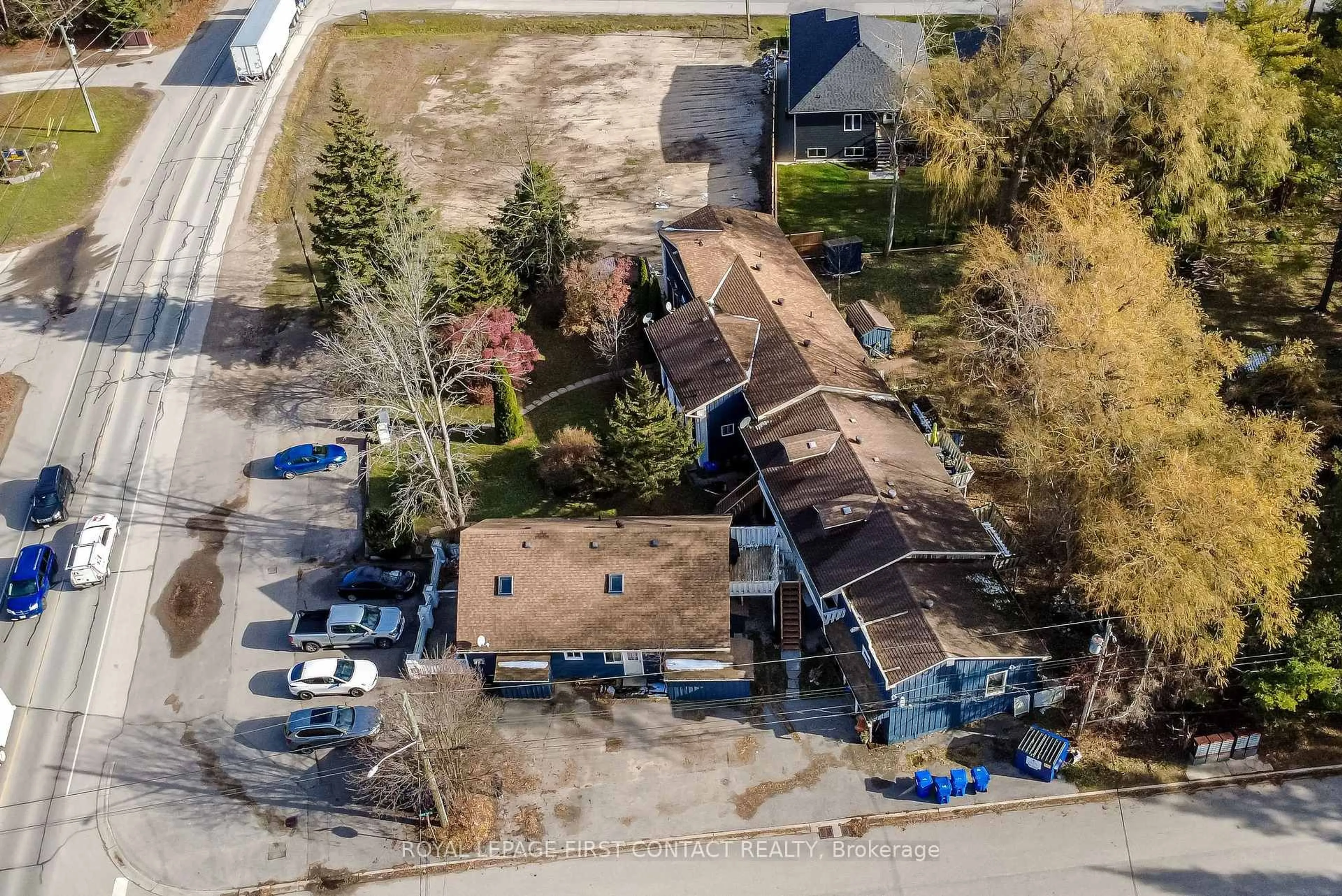 A pic from outside/outdoor area/front of a property/back of a property/a pic from drone, street for 3071 Mosely St, Wasaga Beach Ontario L9Z 1W7