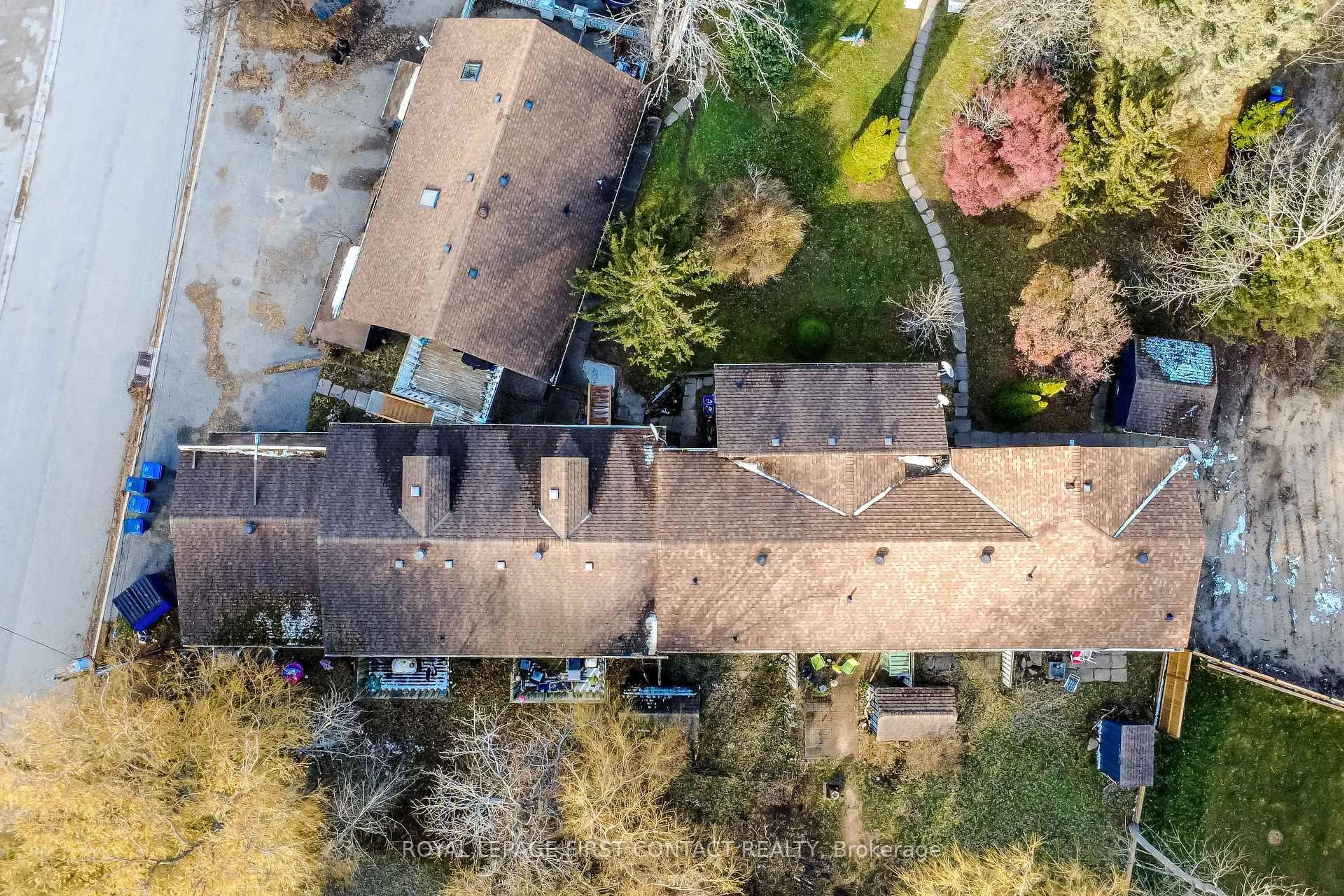 A pic from outside/outdoor area/front of a property/back of a property/a pic from drone, building for 3071 Mosely St, Wasaga Beach Ontario L9Z 1W7