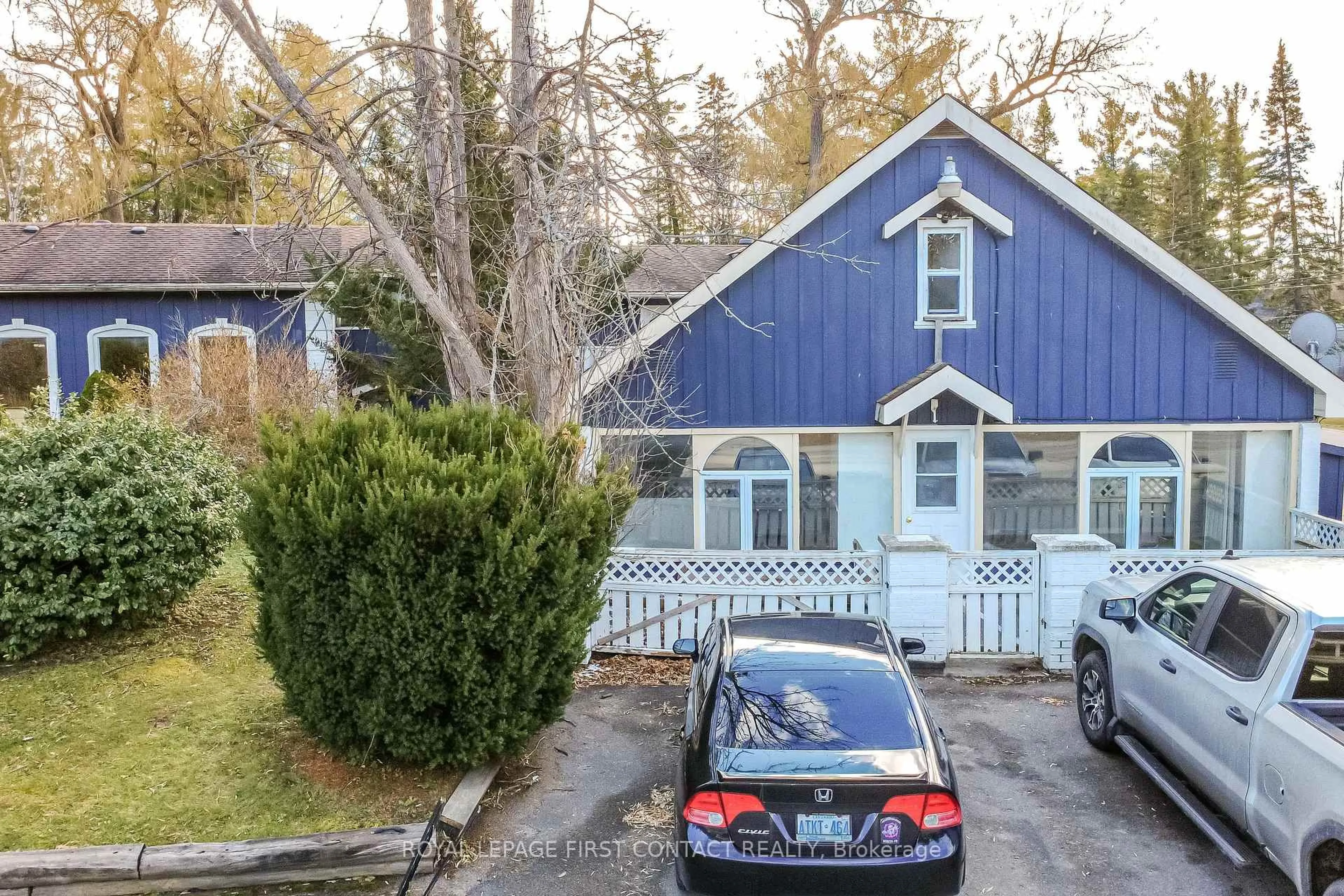 A pic from outside/outdoor area/front of a property/back of a property/a pic from drone, street for 3071 Mosely St, Wasaga Beach Ontario L9Z 1W7