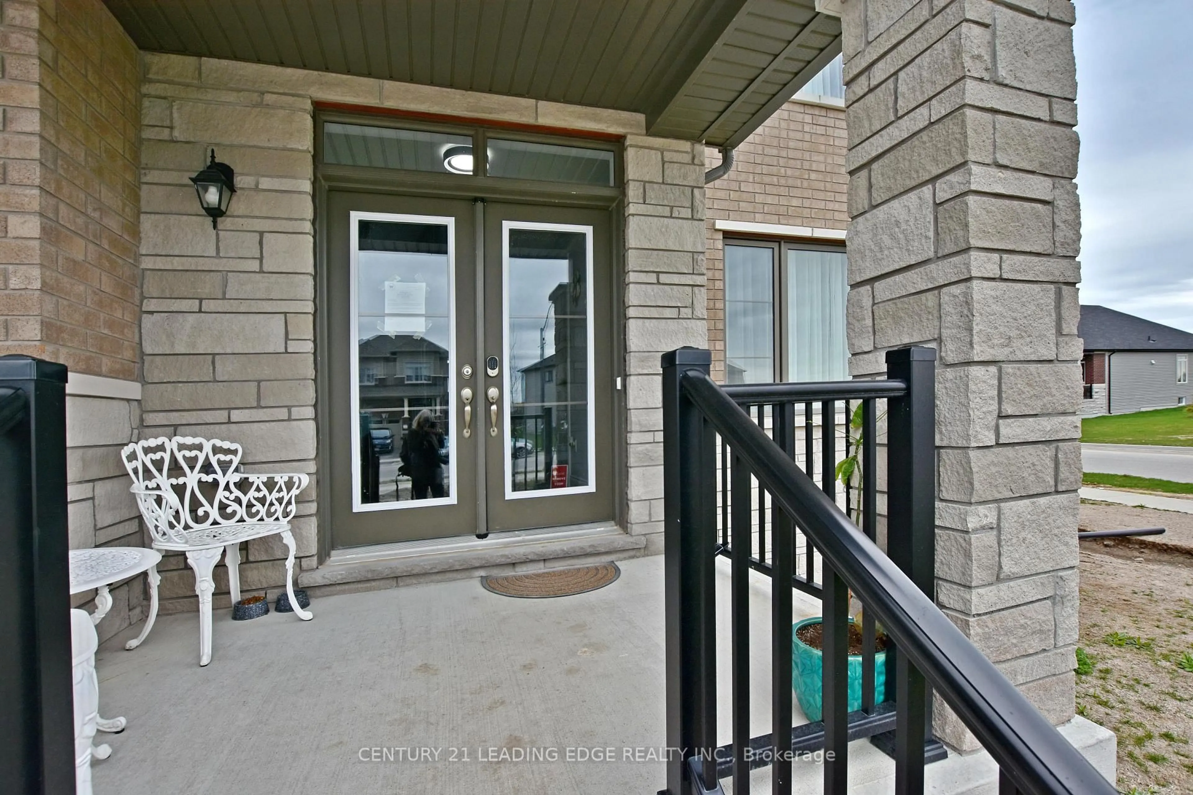 Indoor entryway for 36 Union Blvd, Wasaga Beach Ontario L9Z 0L9