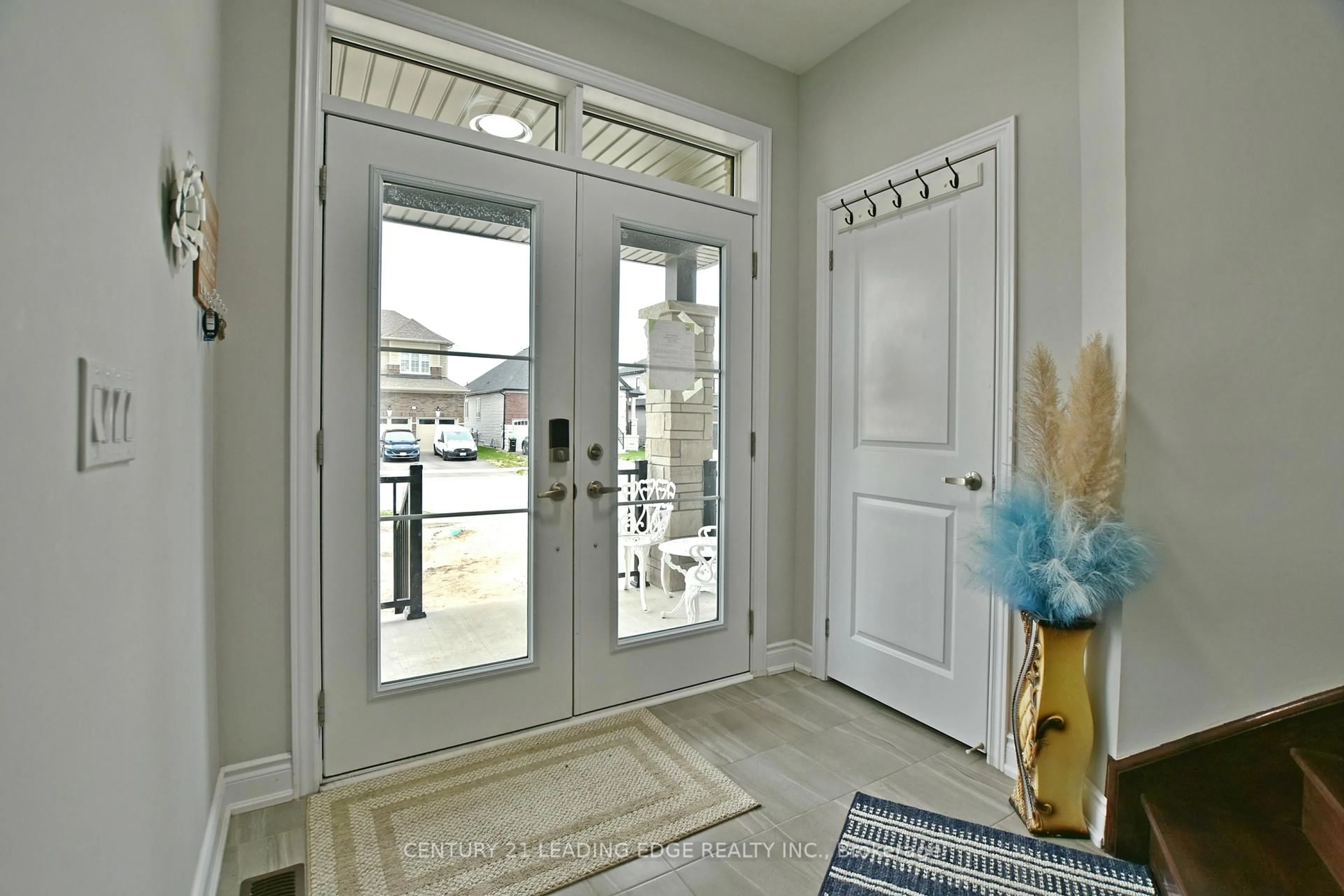Indoor entryway for 36 Union Blvd, Wasaga Beach Ontario L9Z 0L9
