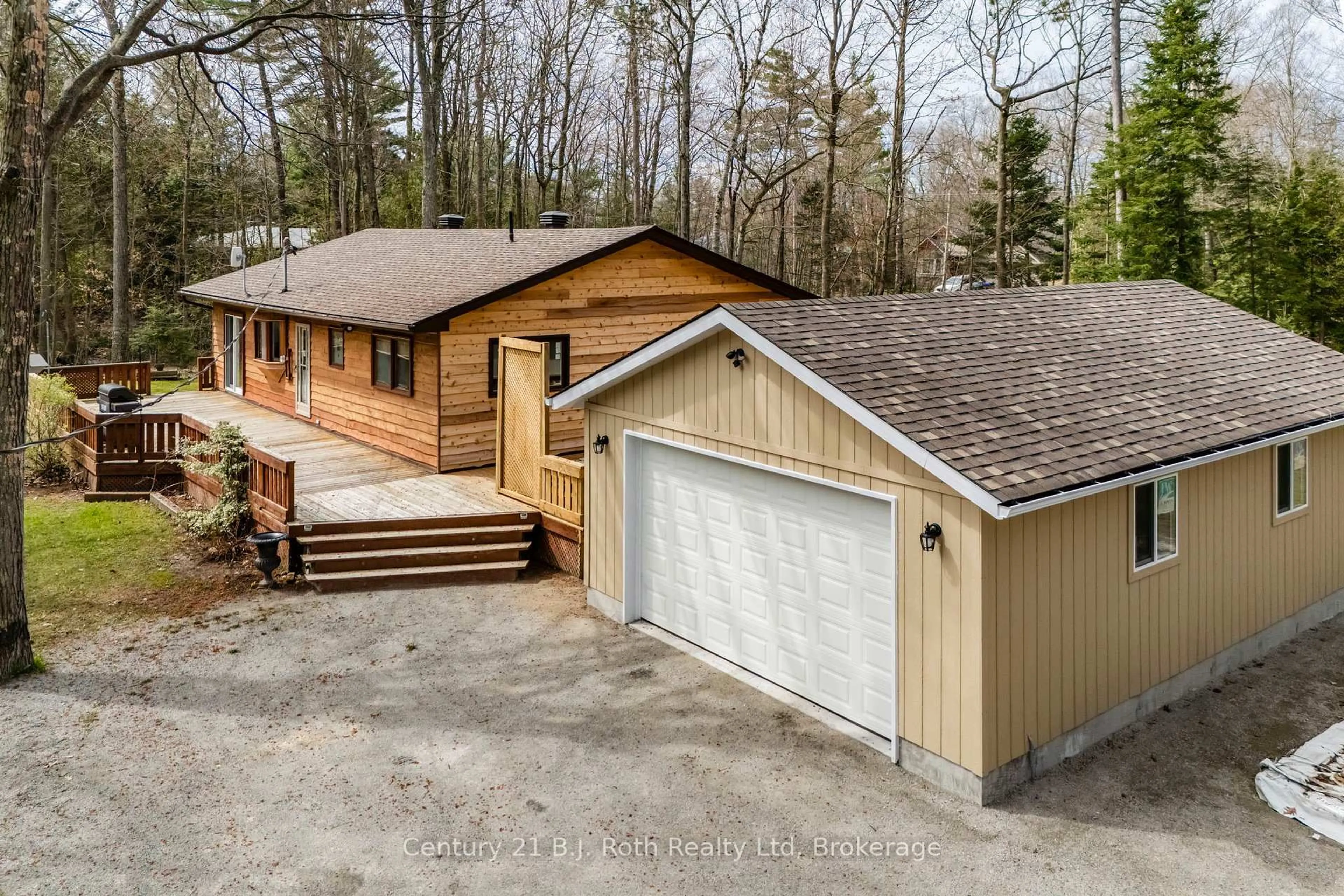 A pic from outside/outdoor area/front of a property/back of a property/a pic from drone, unknown for 3 Celestine Crt, Tiny Ontario L9M 0H3