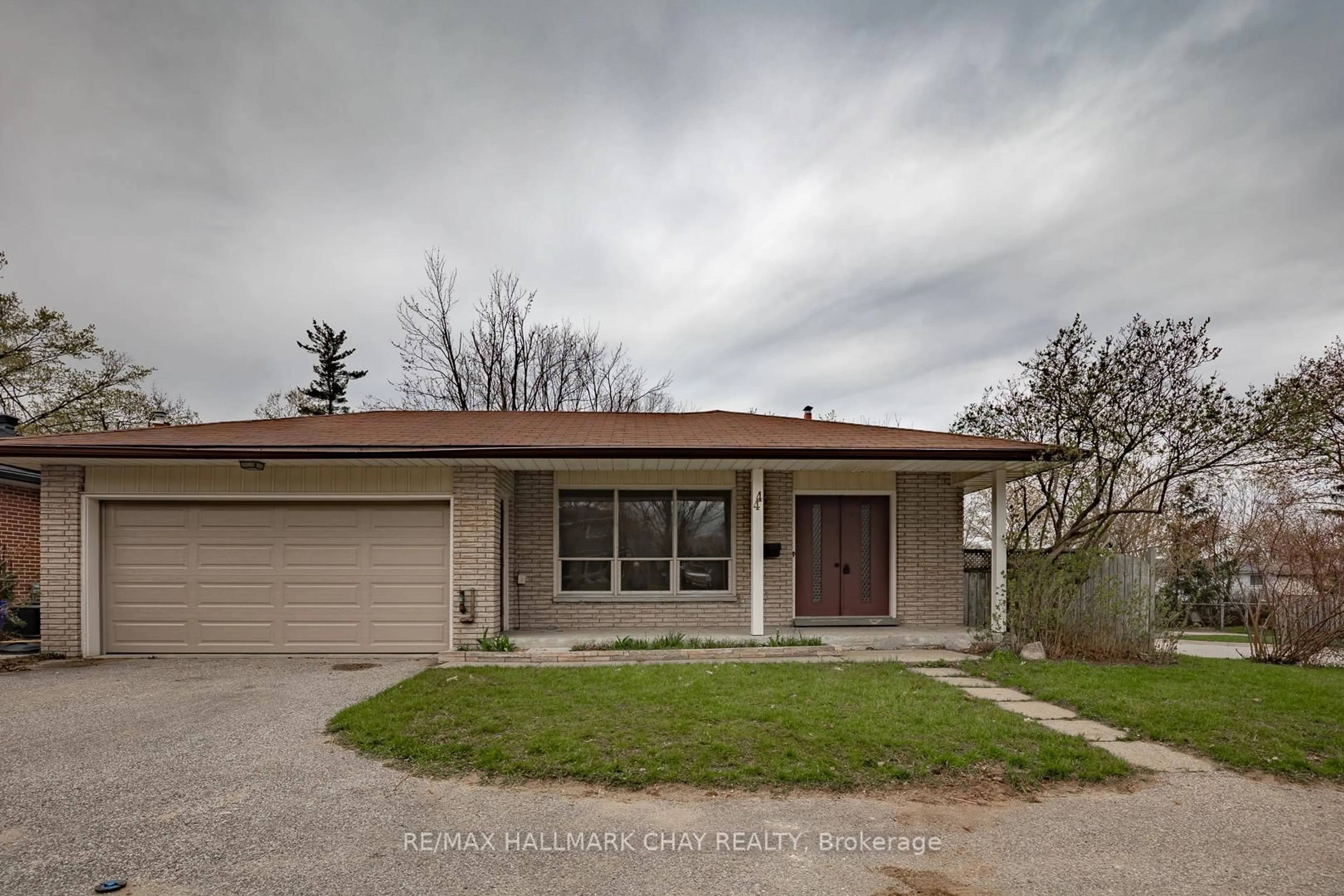 Home with brick exterior material, street for 44 Marshall St, Barrie Ontario L4N 3S7