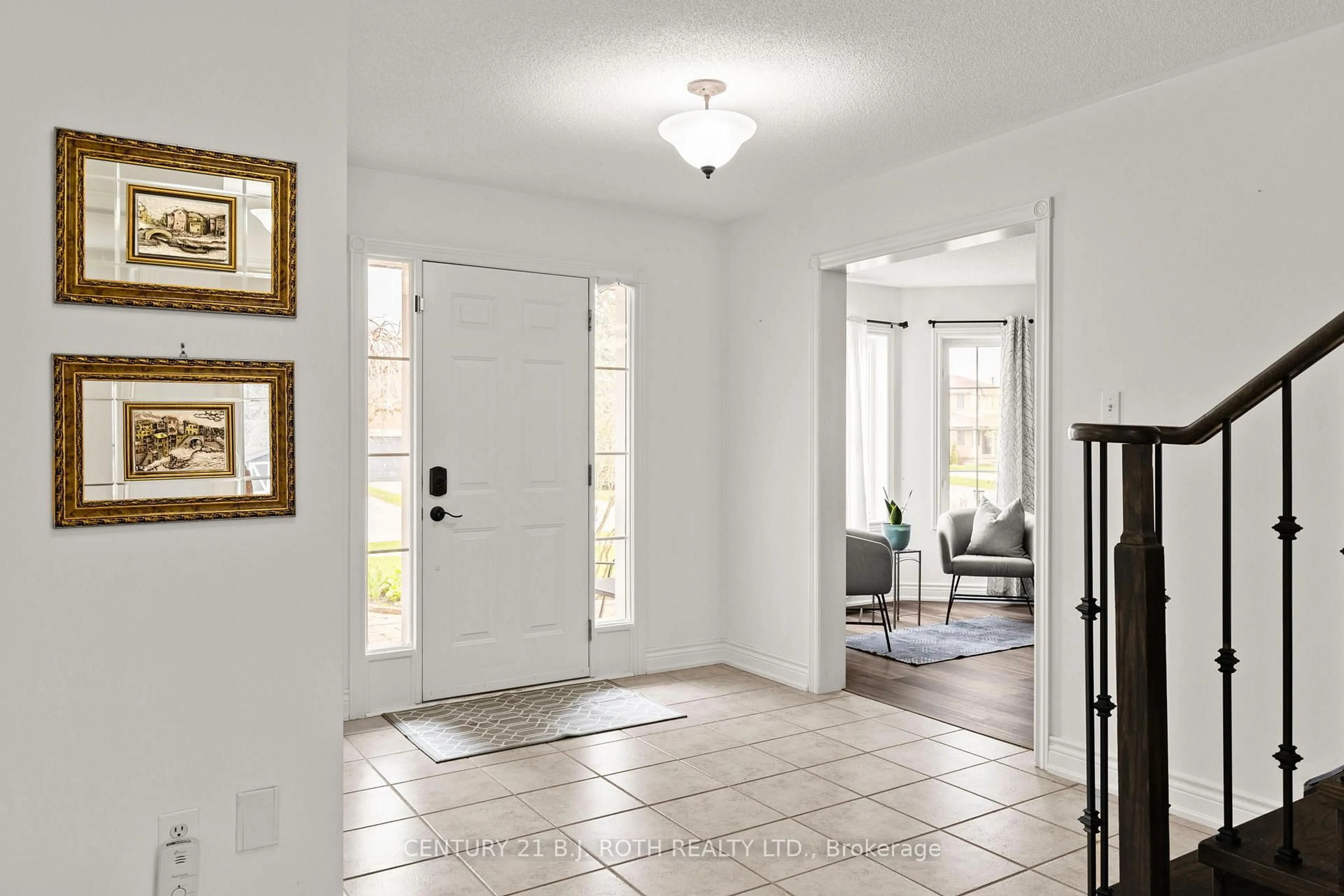 Indoor entryway for 45 White Elm Rd, Barrie Ontario L4N 0E5