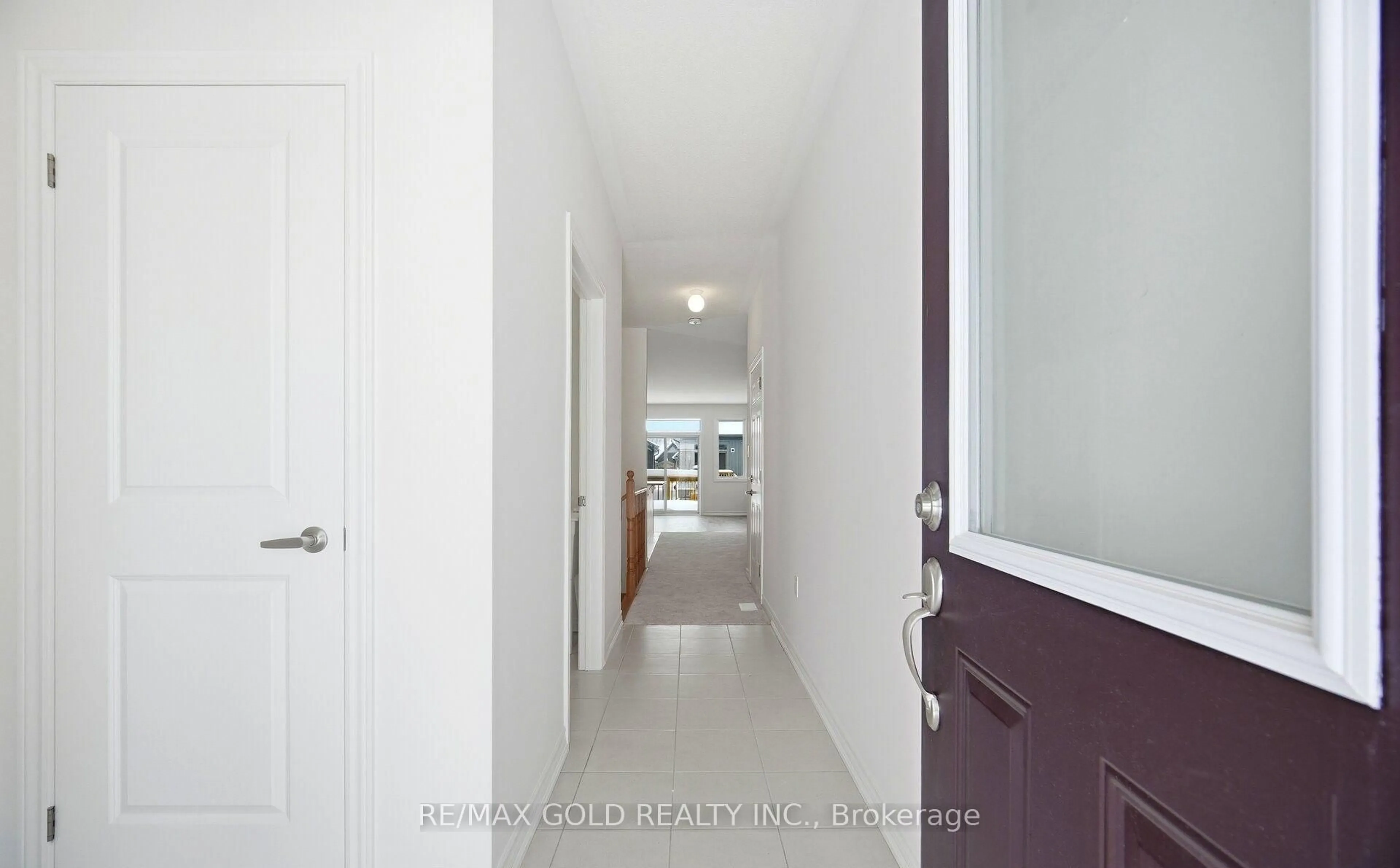 Indoor entryway for 251 Wilcox Dr, Clearview Ontario L0M 1S0