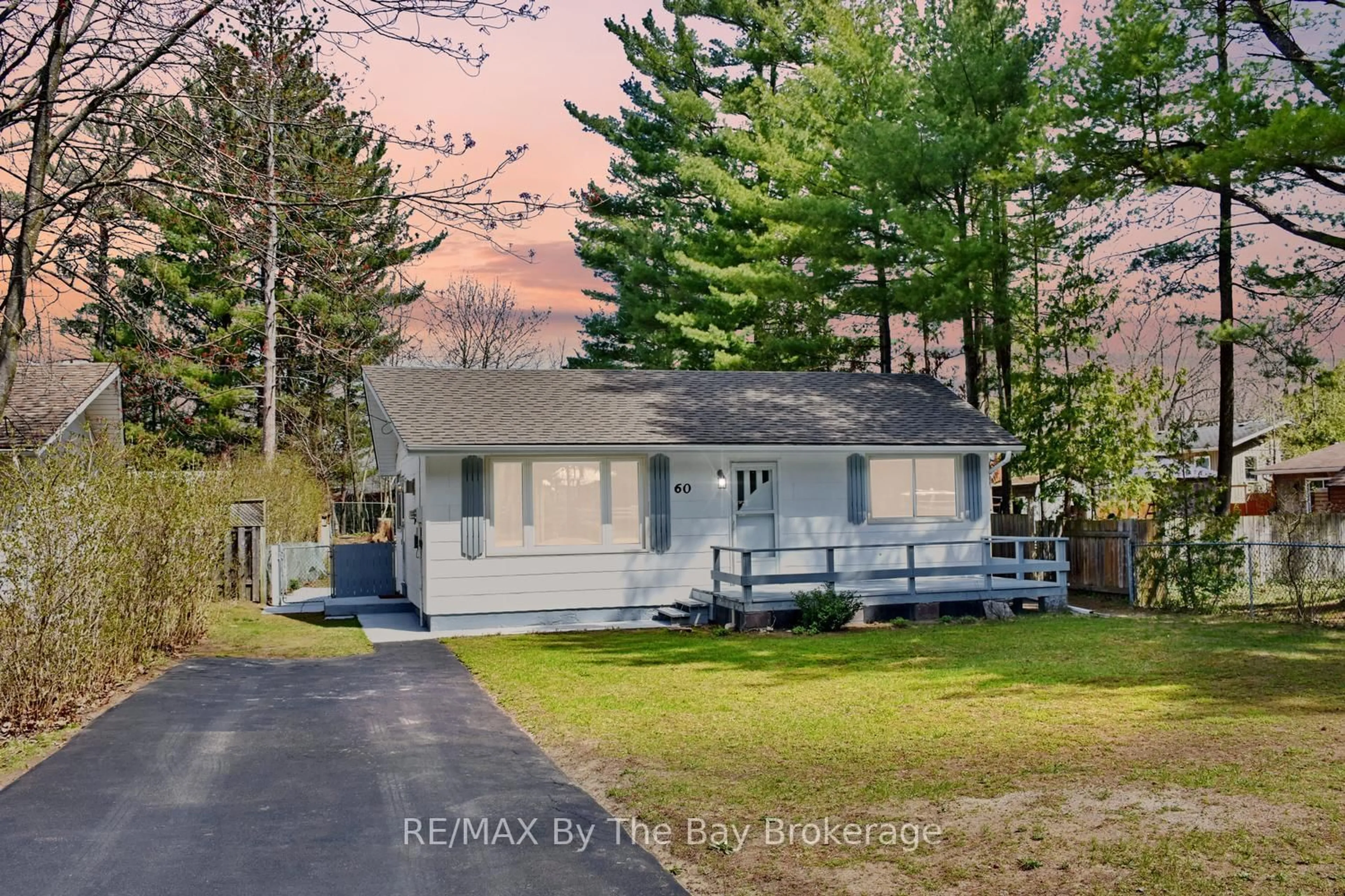 A pic from outside/outdoor area/front of a property/back of a property/a pic from drone, street for 60 SUNNIDALE RIVER Rd, Wasaga Beach Ontario L9Z 2S4