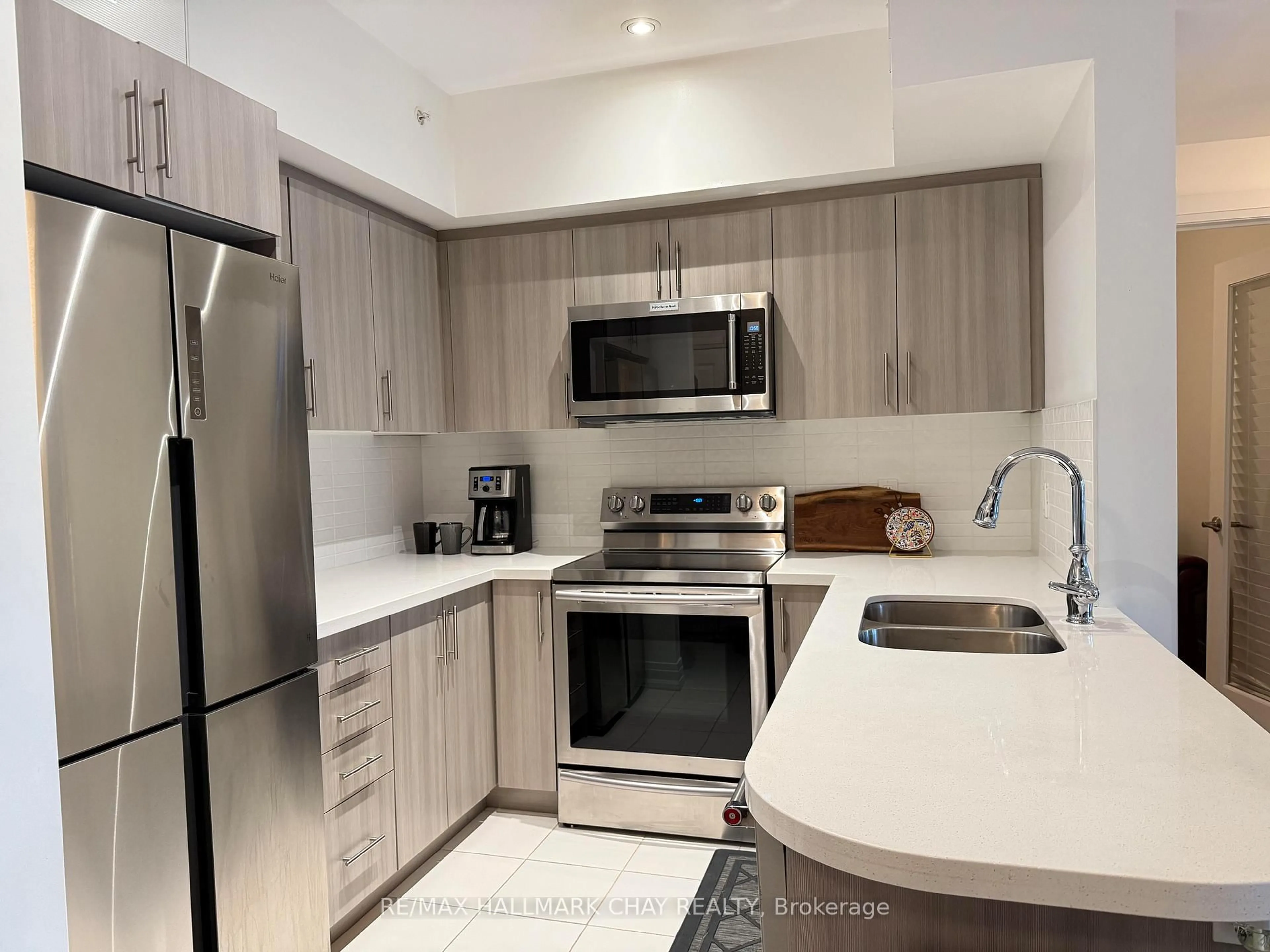 Standard kitchen, unknown for 302 Essa Rd #505, Barrie Ontario L9J 0H3