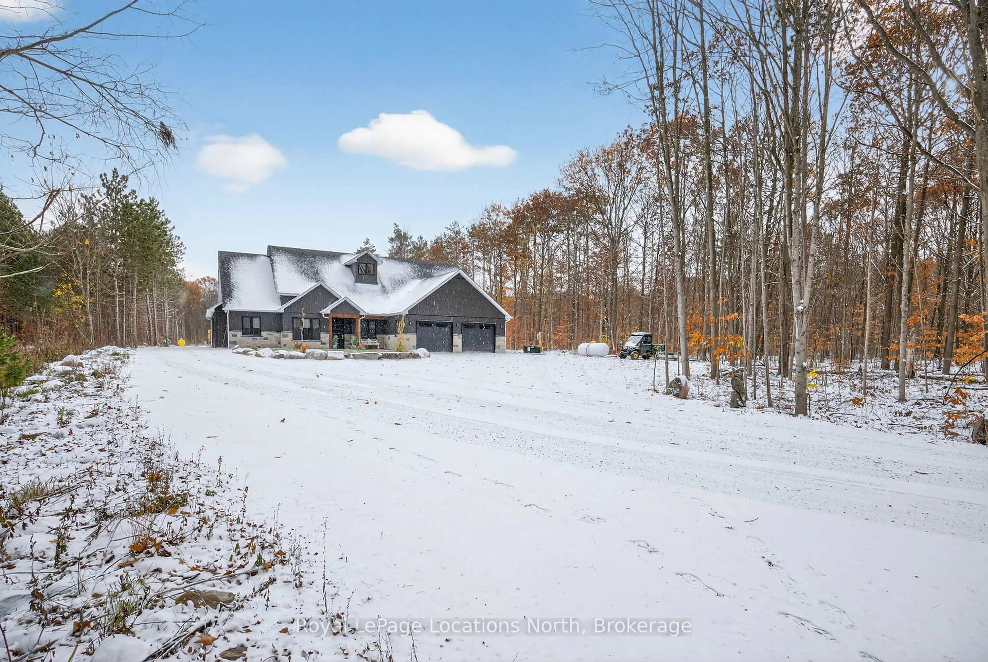 A pic from outside/outdoor area/front of a property/back of a property/a pic from drone, unknown for 3511 Rainbow Valley Rd, Springwater Ontario L0M 1S0