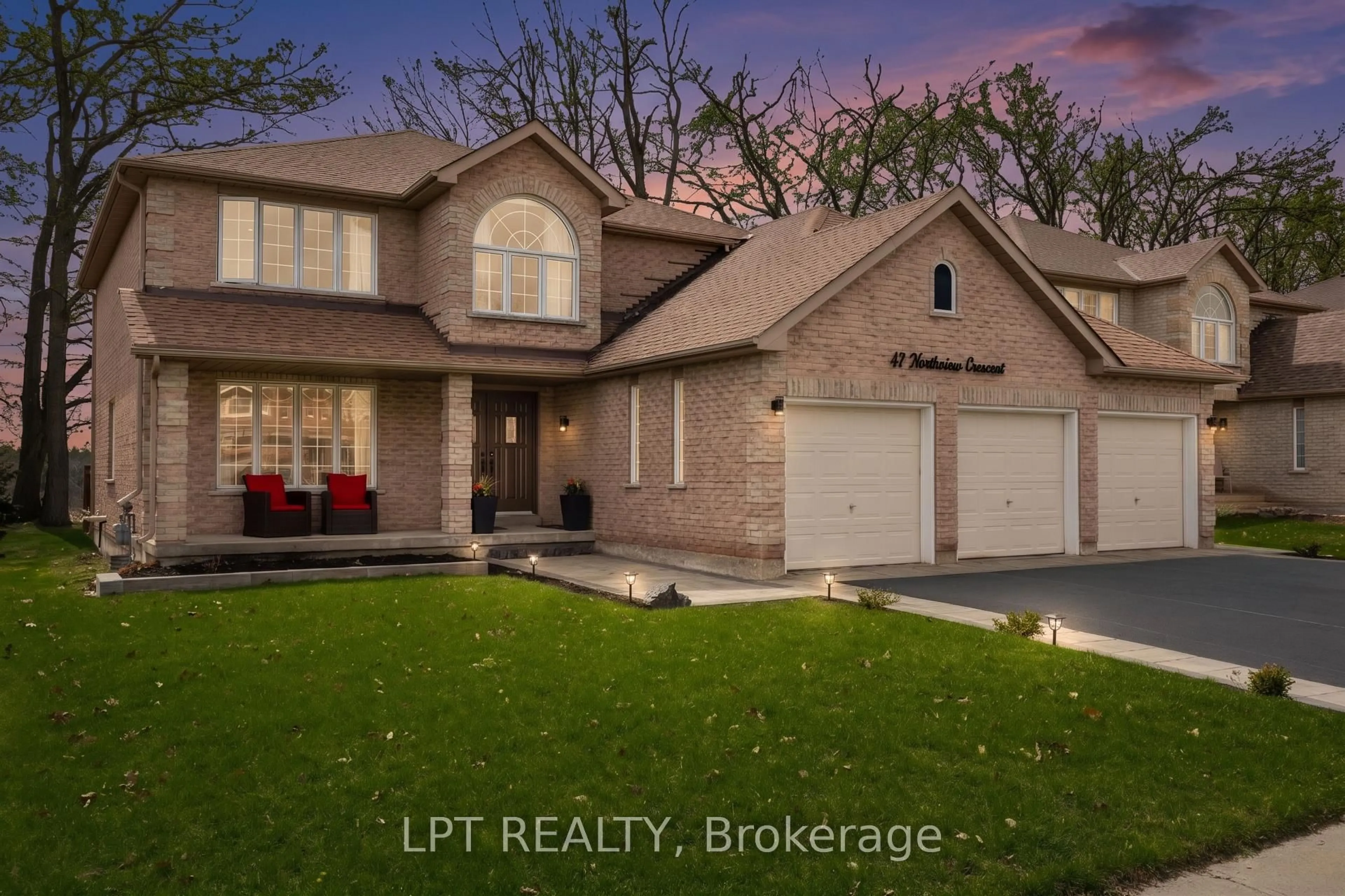 Home with brick exterior material, street for 47 Northview Cres, Barrie Ontario L4N 9T4