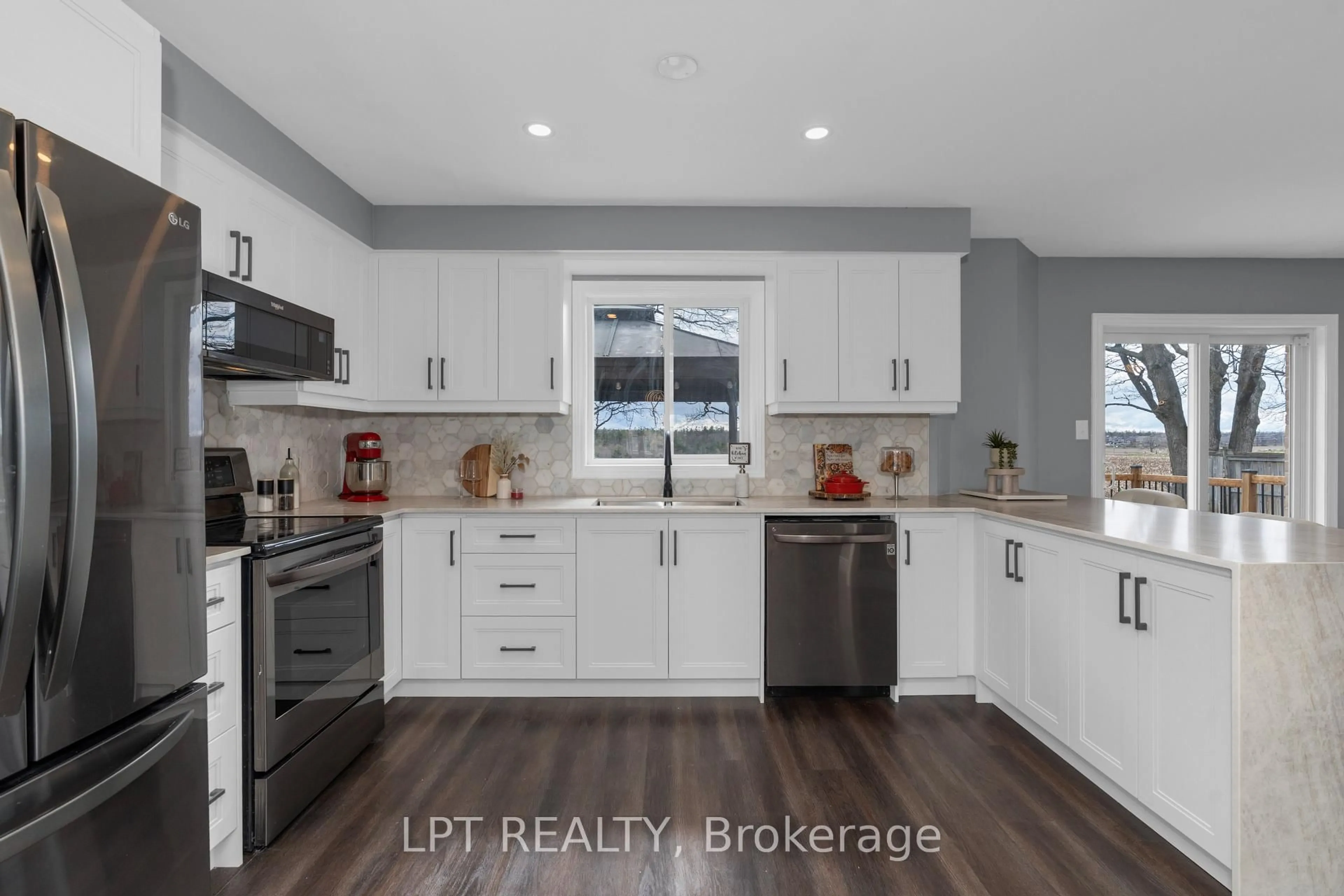 Open concept kitchen, unknown for 47 Northview Cres, Barrie Ontario L4N 9T4