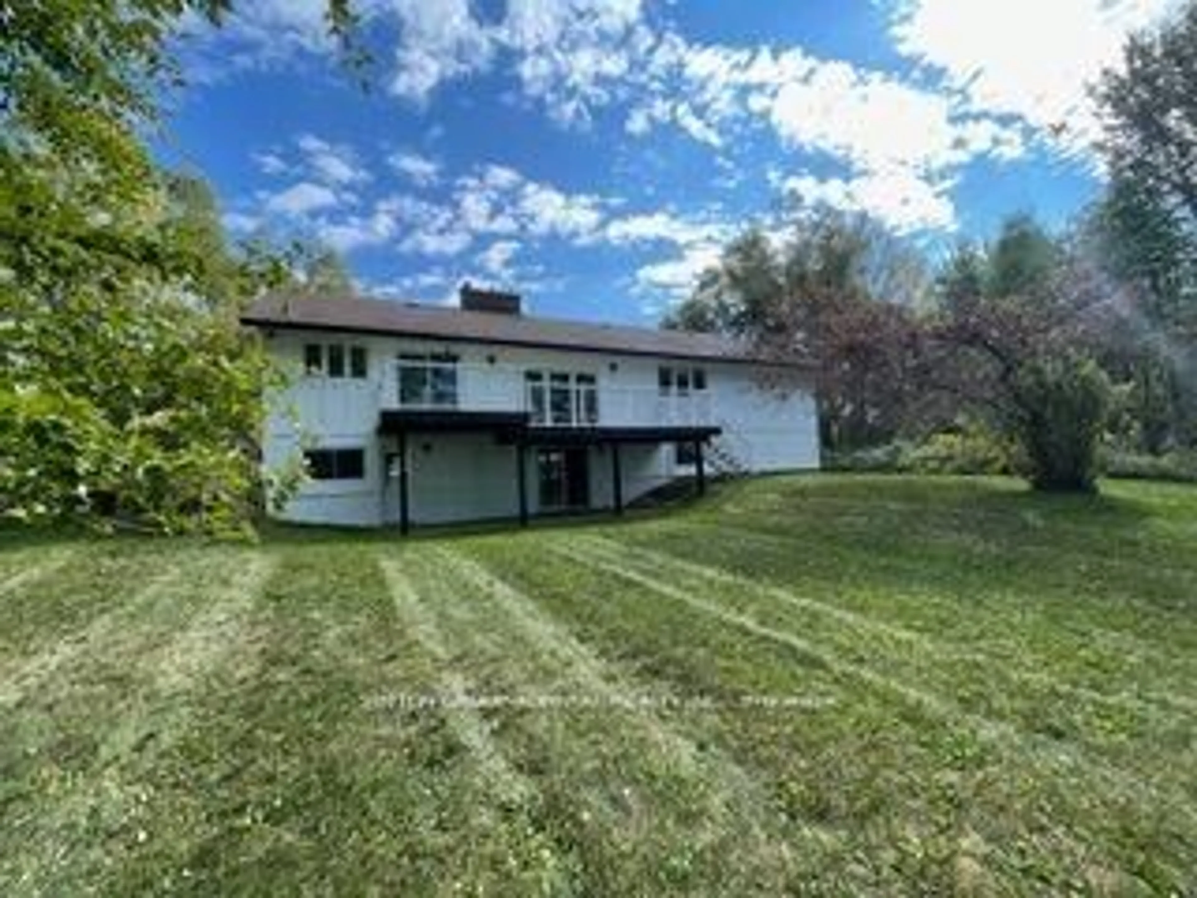 A pic from outside/outdoor area/front of a property/back of a property/a pic from drone, unknown for 182 Bayshore Dr, Ramara Ontario L0K 1B0
