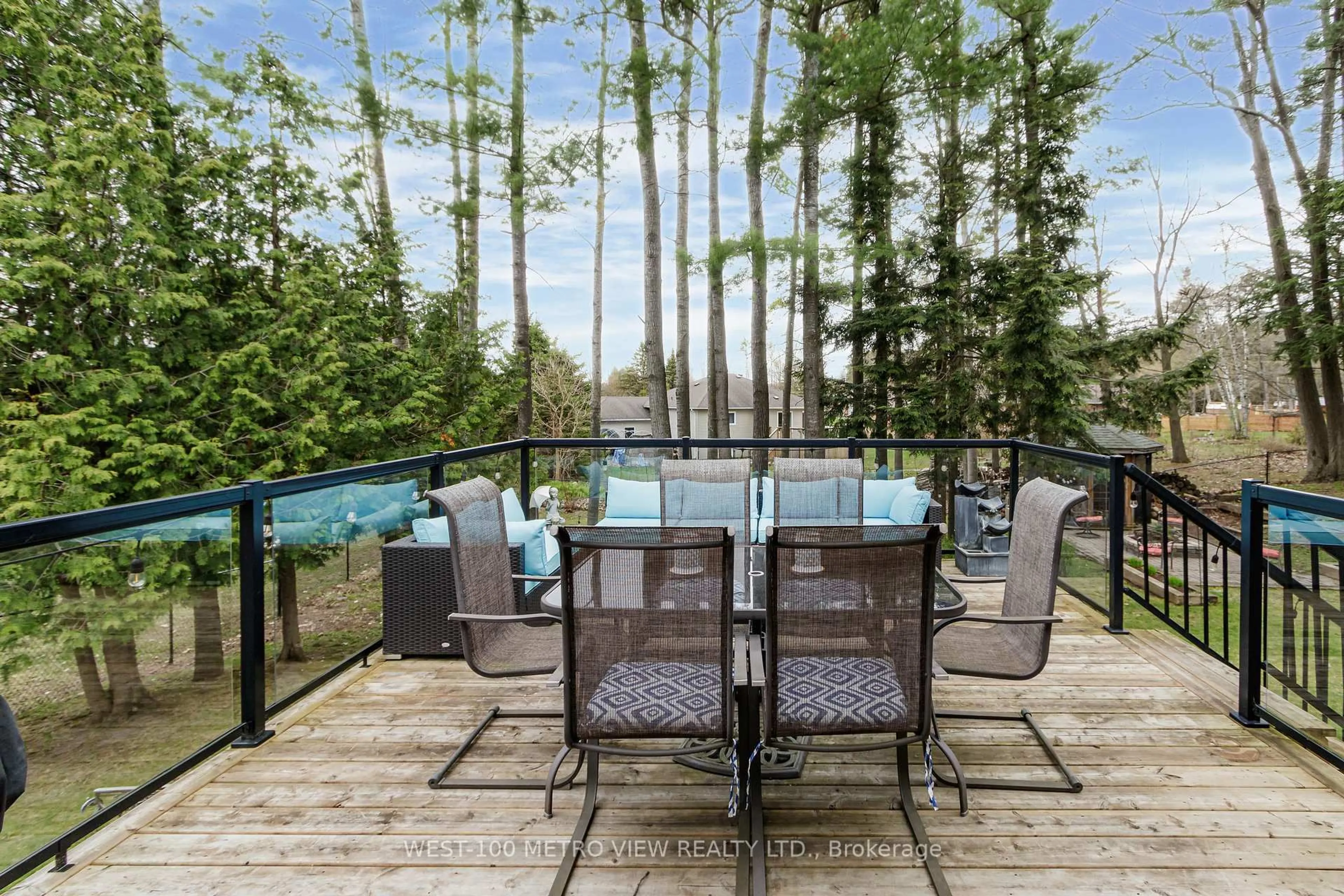 Patio, water/lake/river/ocean view for 7 Fairway Cres, Wasaga Beach Ontario L9Z 1C1
