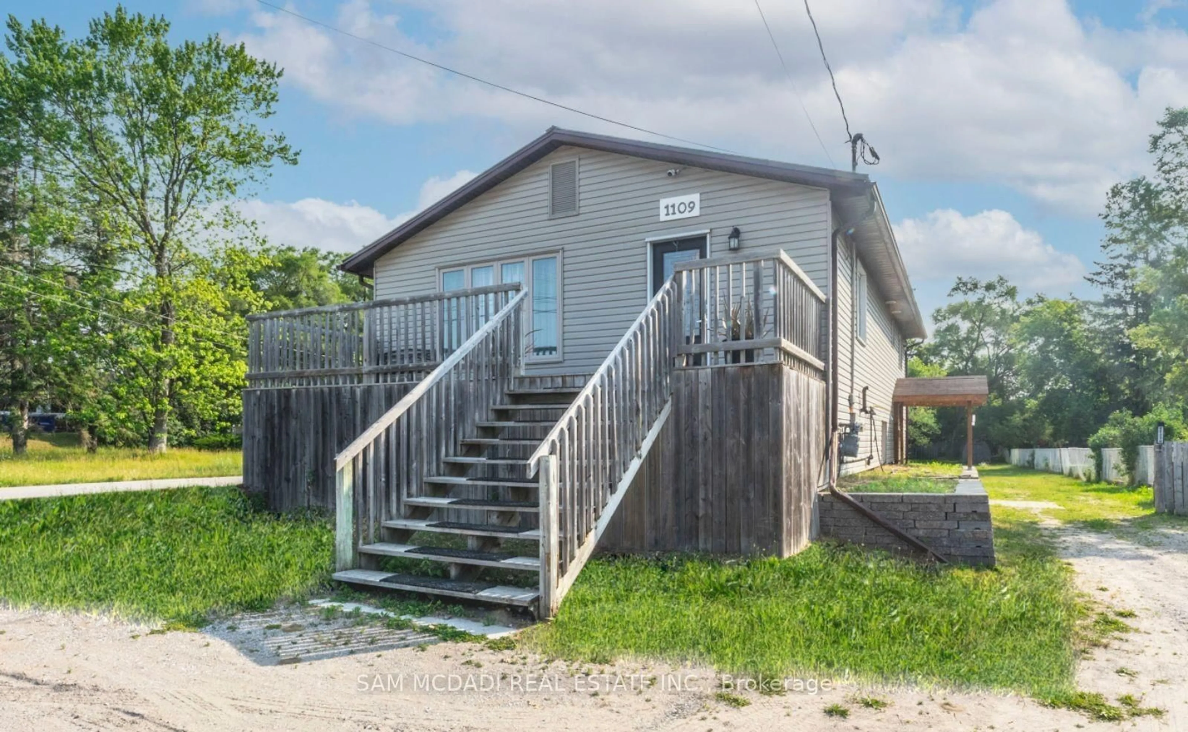 Shed for 1109 BAYFIELD St, Springwater Ontario L9X 0N6