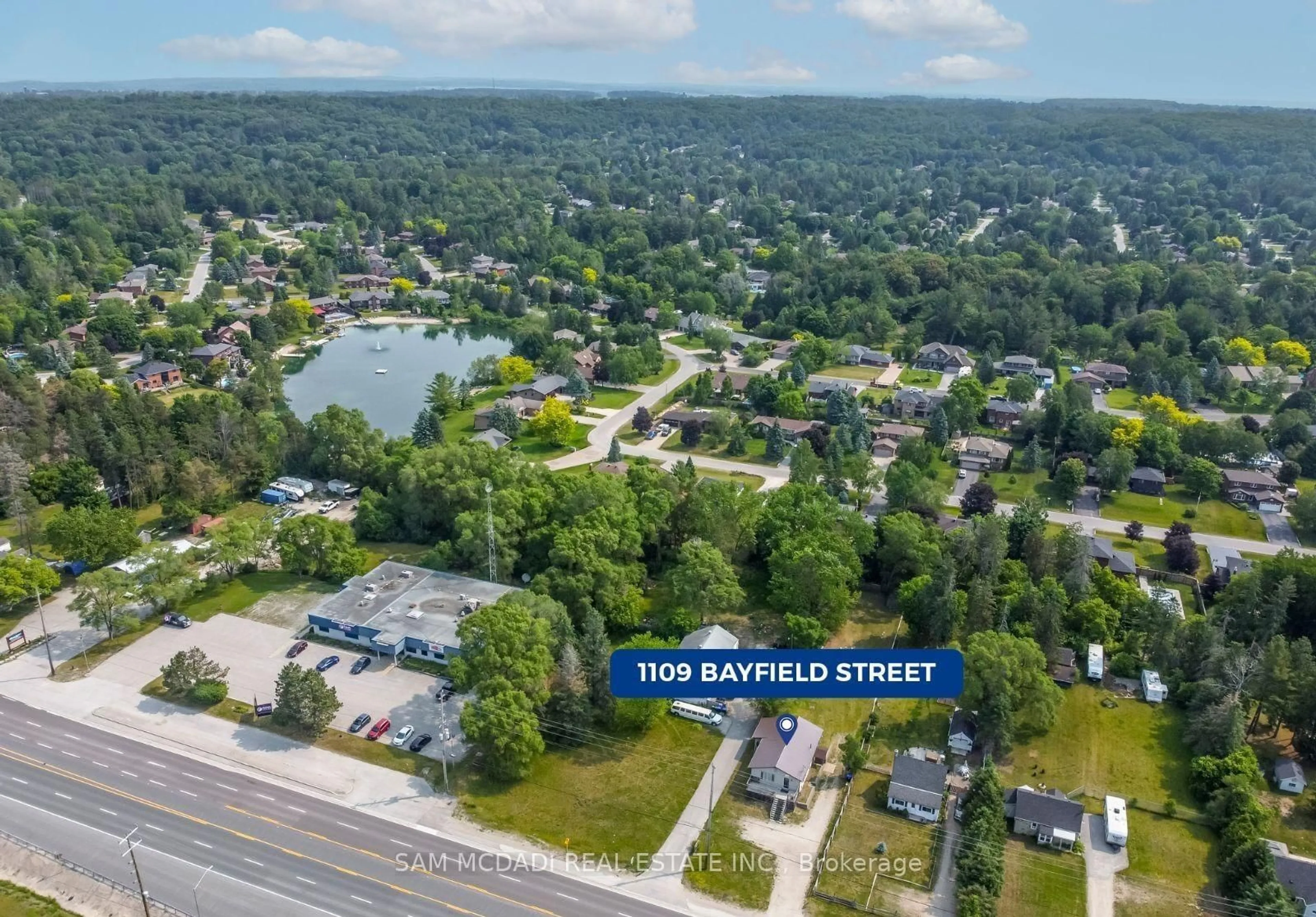 A pic from outside/outdoor area/front of a property/back of a property/a pic from drone, street for 1109 BAYFIELD St, Springwater Ontario L9X 0N6