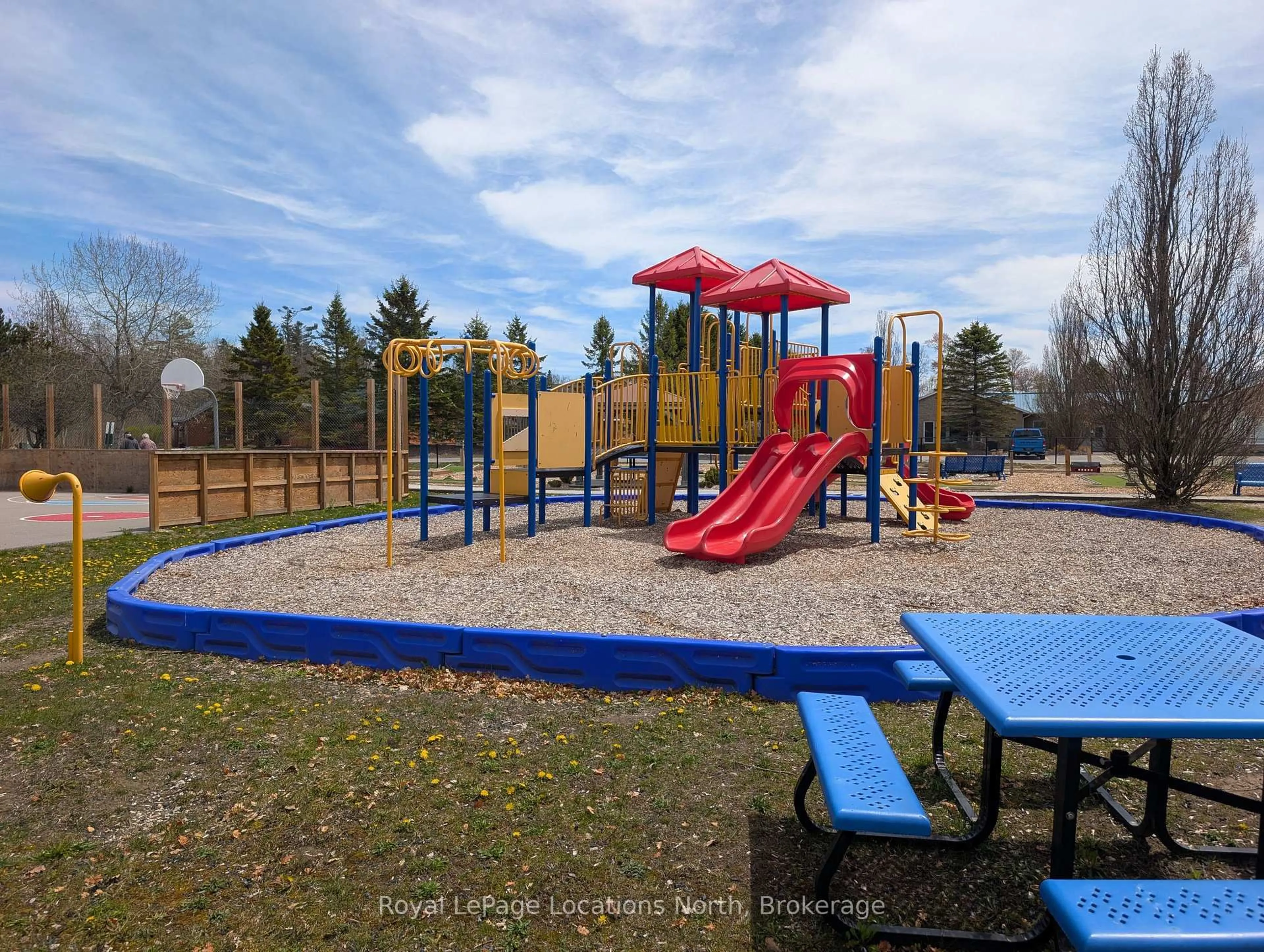 trreb/IMG-S13092532_2e8948cd-8fd0-4992-b226-42d404a642b6-l.jpg