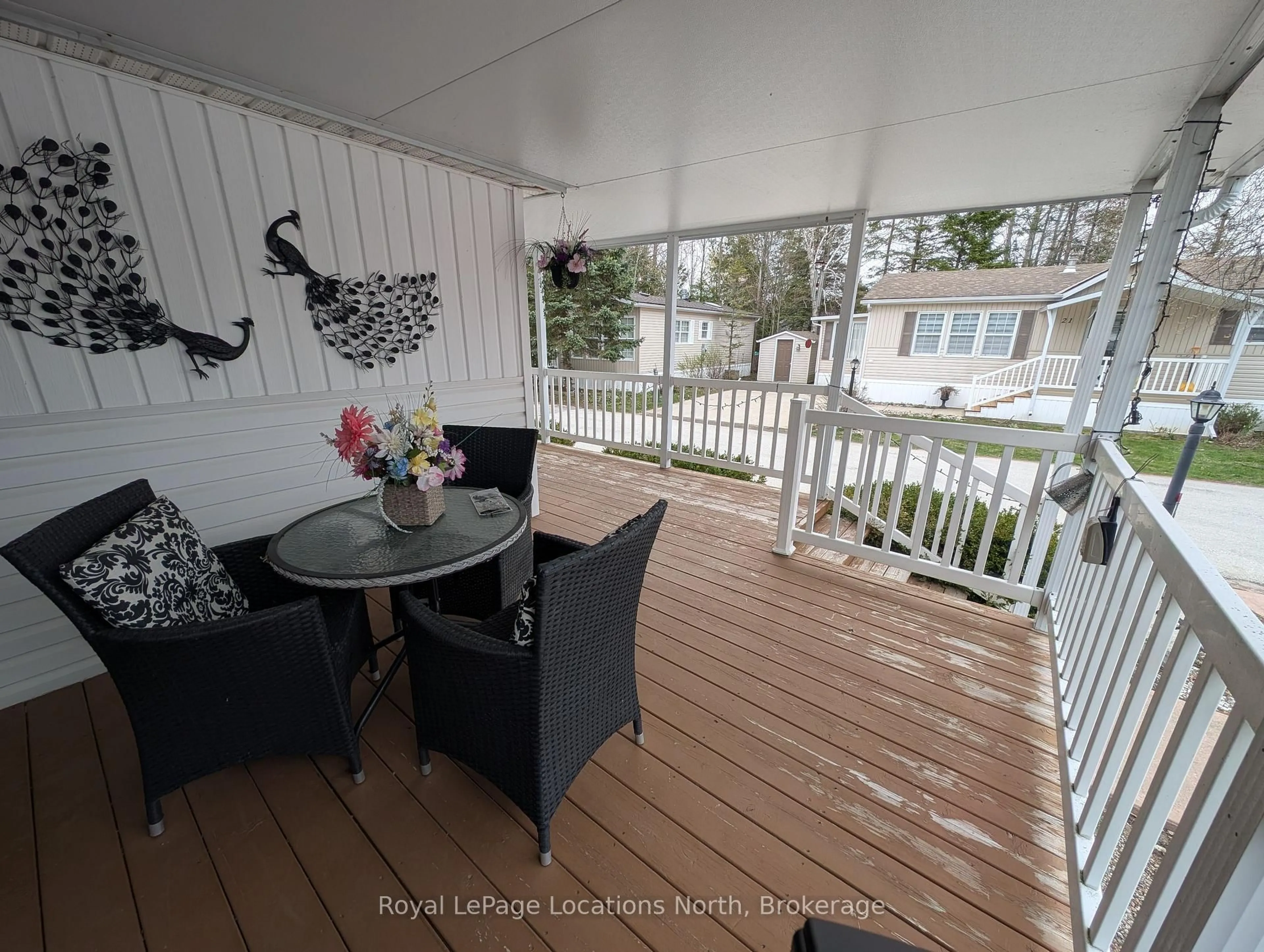 Patio, water/lake/river/ocean view for 20 TOPAZ St, Wasaga Beach Ontario L9Z 1X7